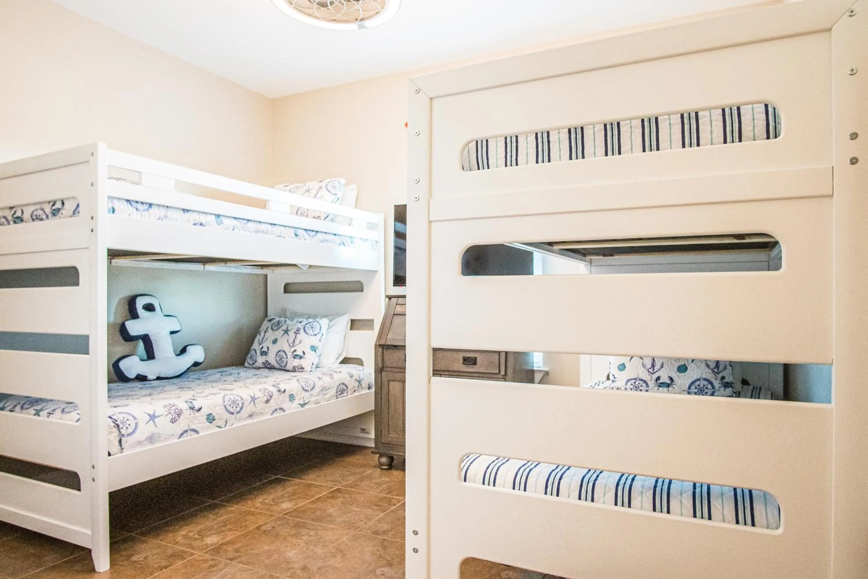 Property building, Bed in Tortuga Landing