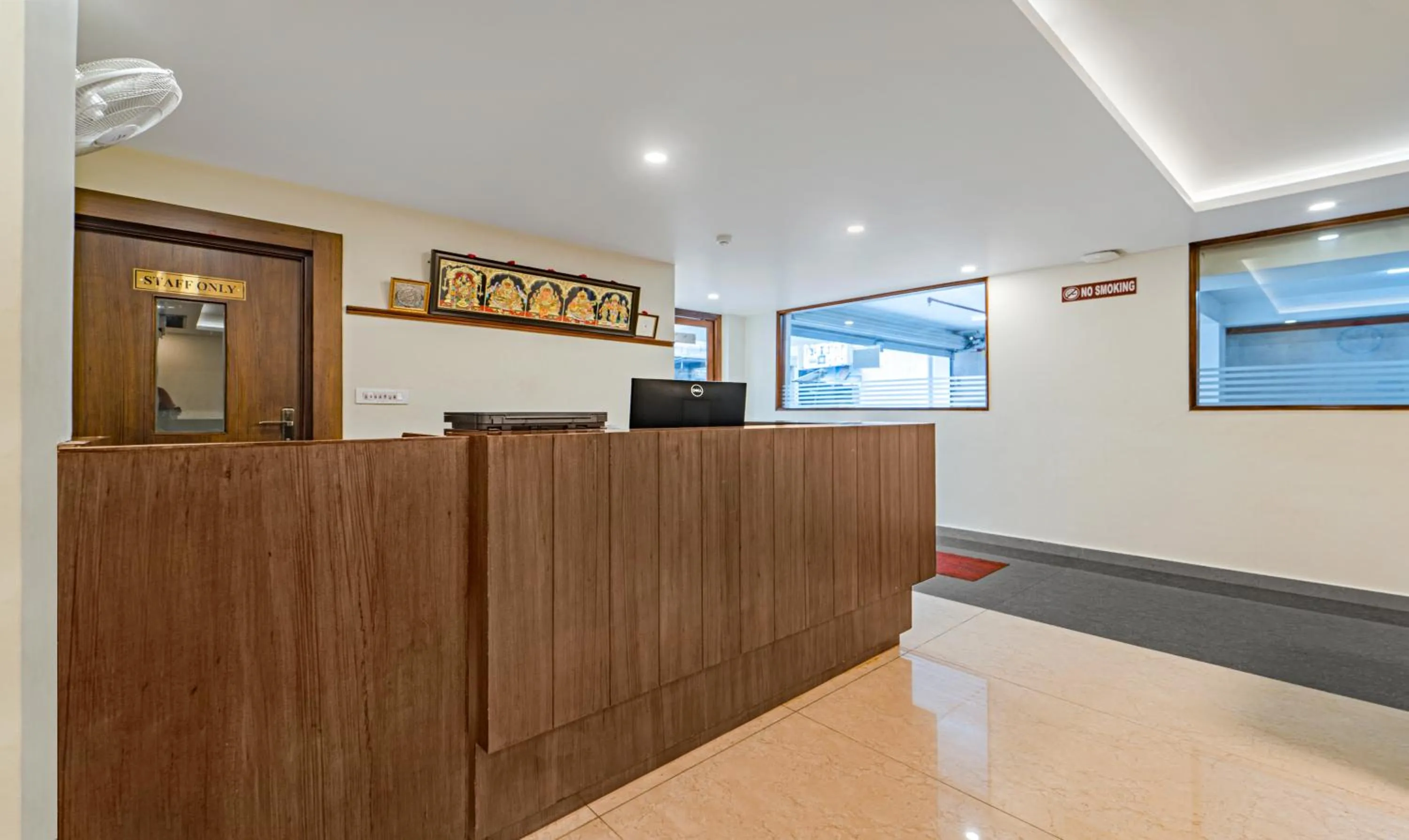 Lobby or reception in Treebo Aaravi Residency, 800 Mtrs From Promenade Beach