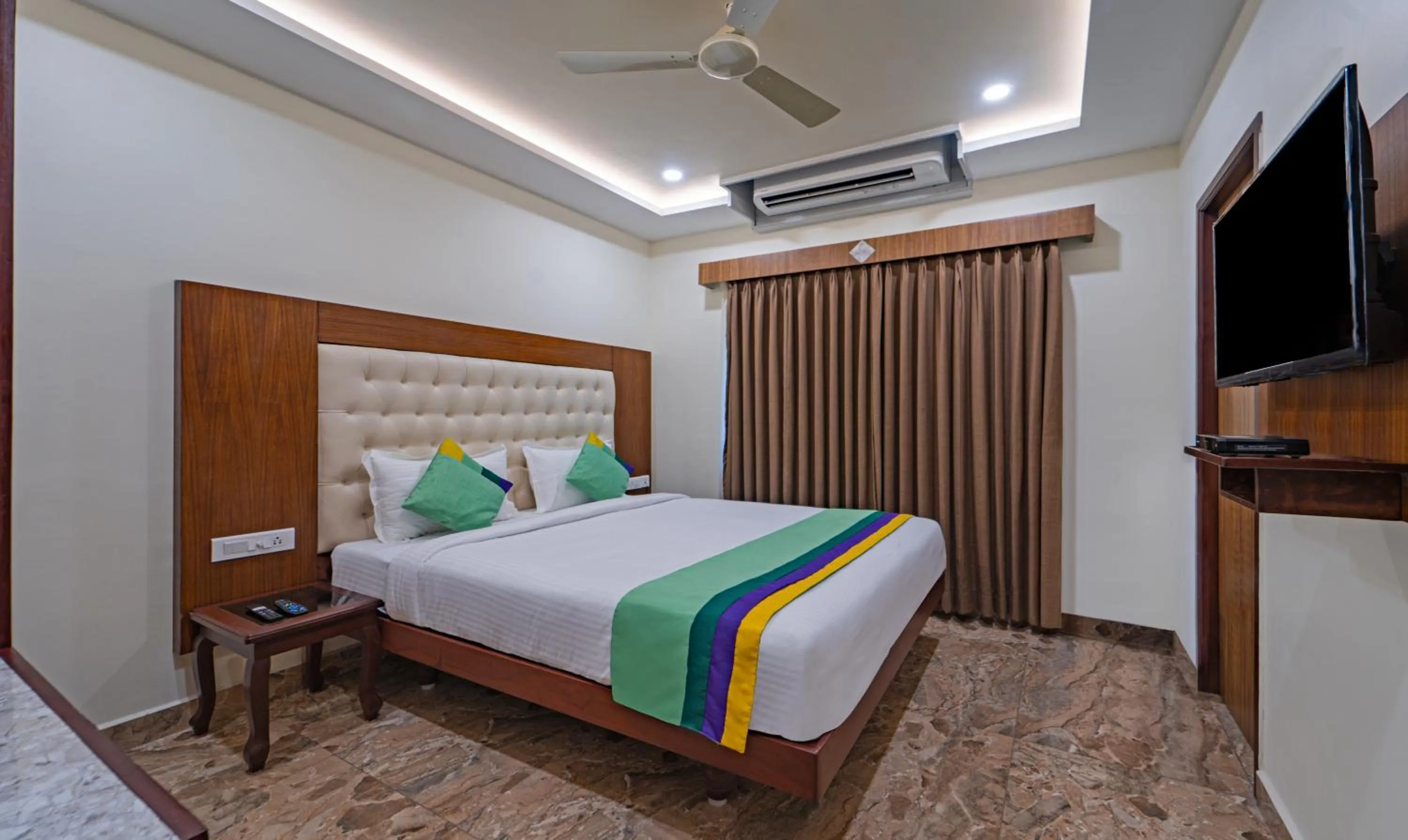 Bedroom, Bed in Treebo Aaravi Residency, 800 Mtrs From Promenade Beach