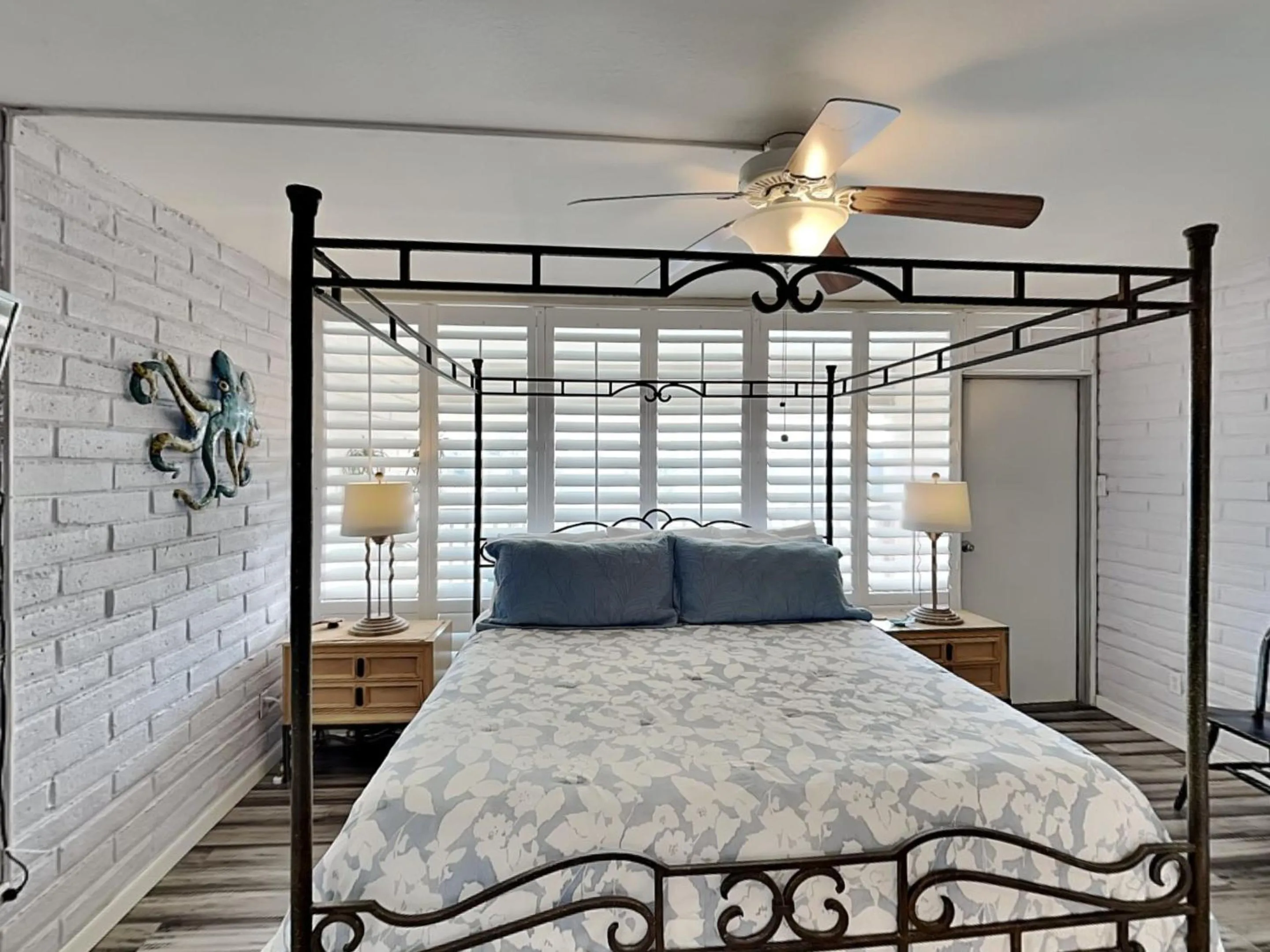 Property building, Bed in Pearl Marlin