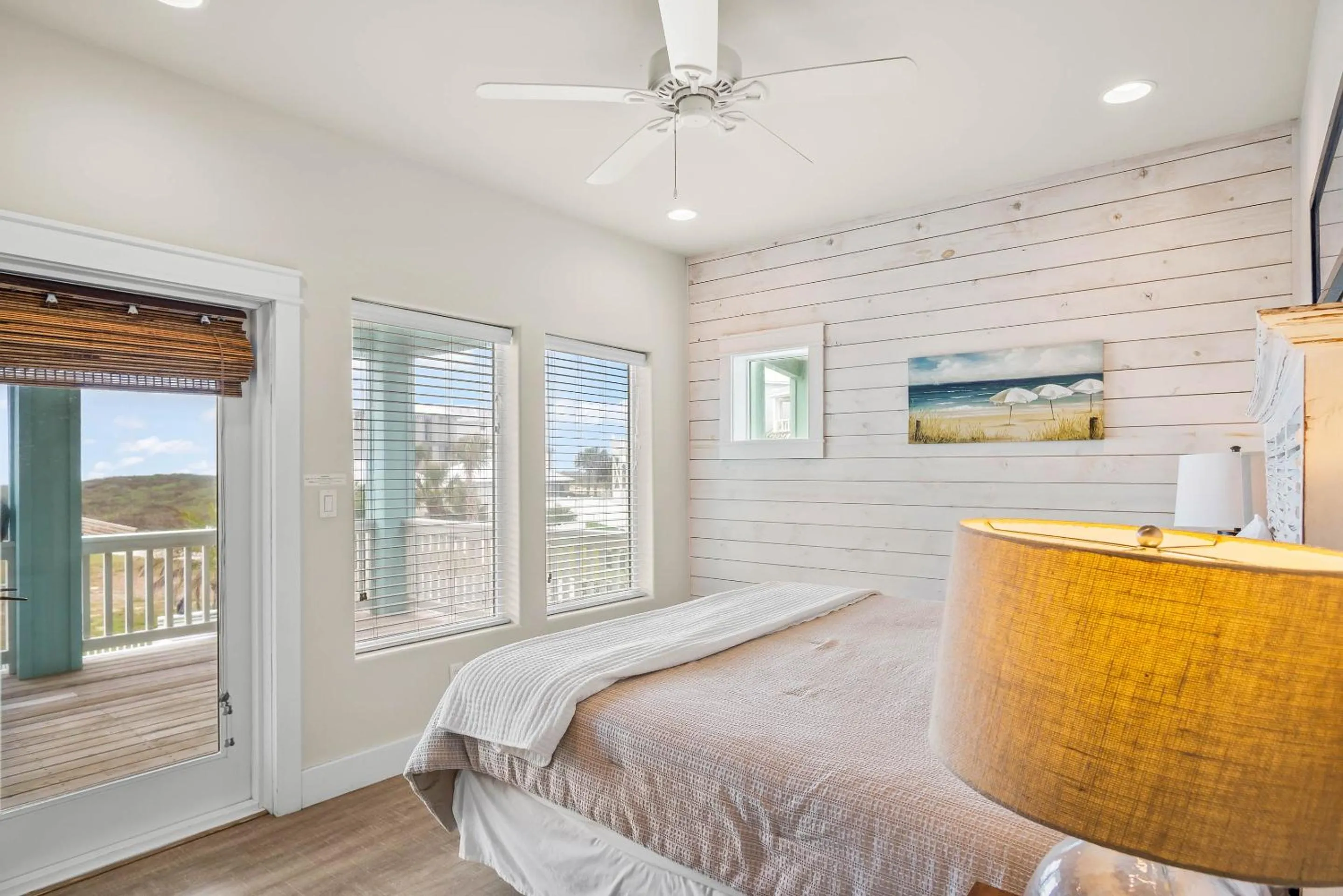 Property building, Bed in Beach-A-Holic