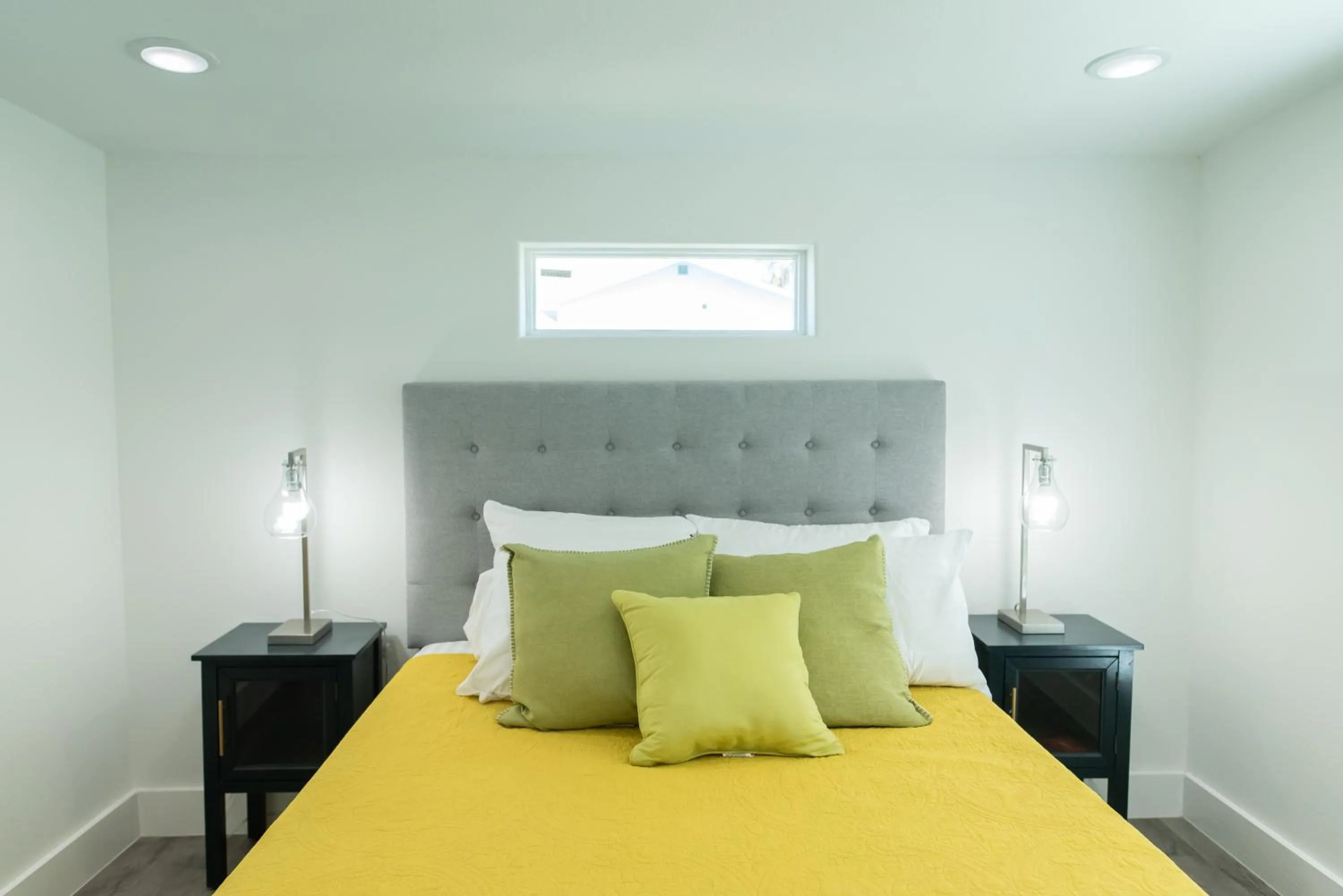 Property building, Bed in Casa De Poe