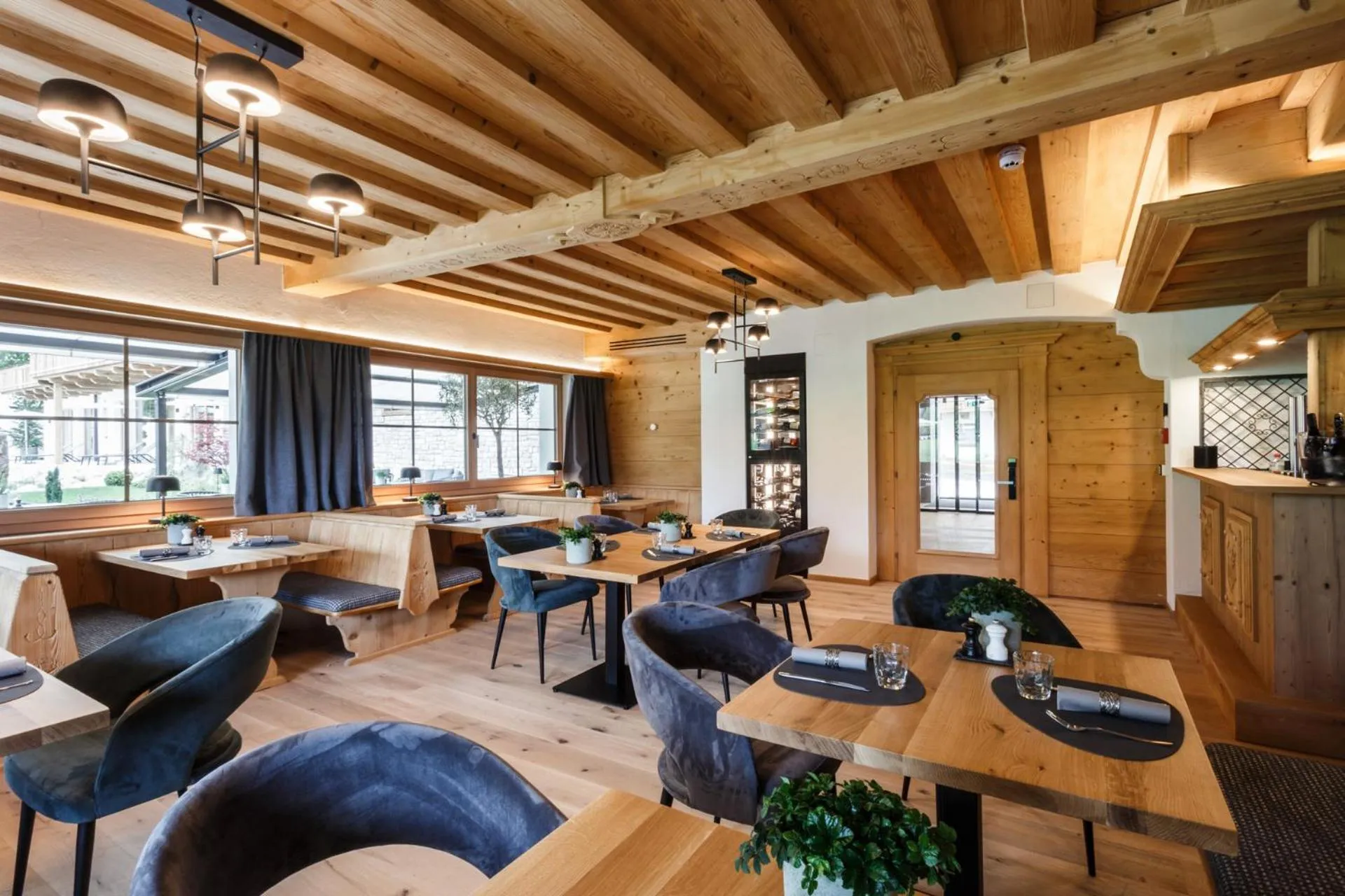 Restaurant/places to eat in NOVA Moments Boutique Hotel