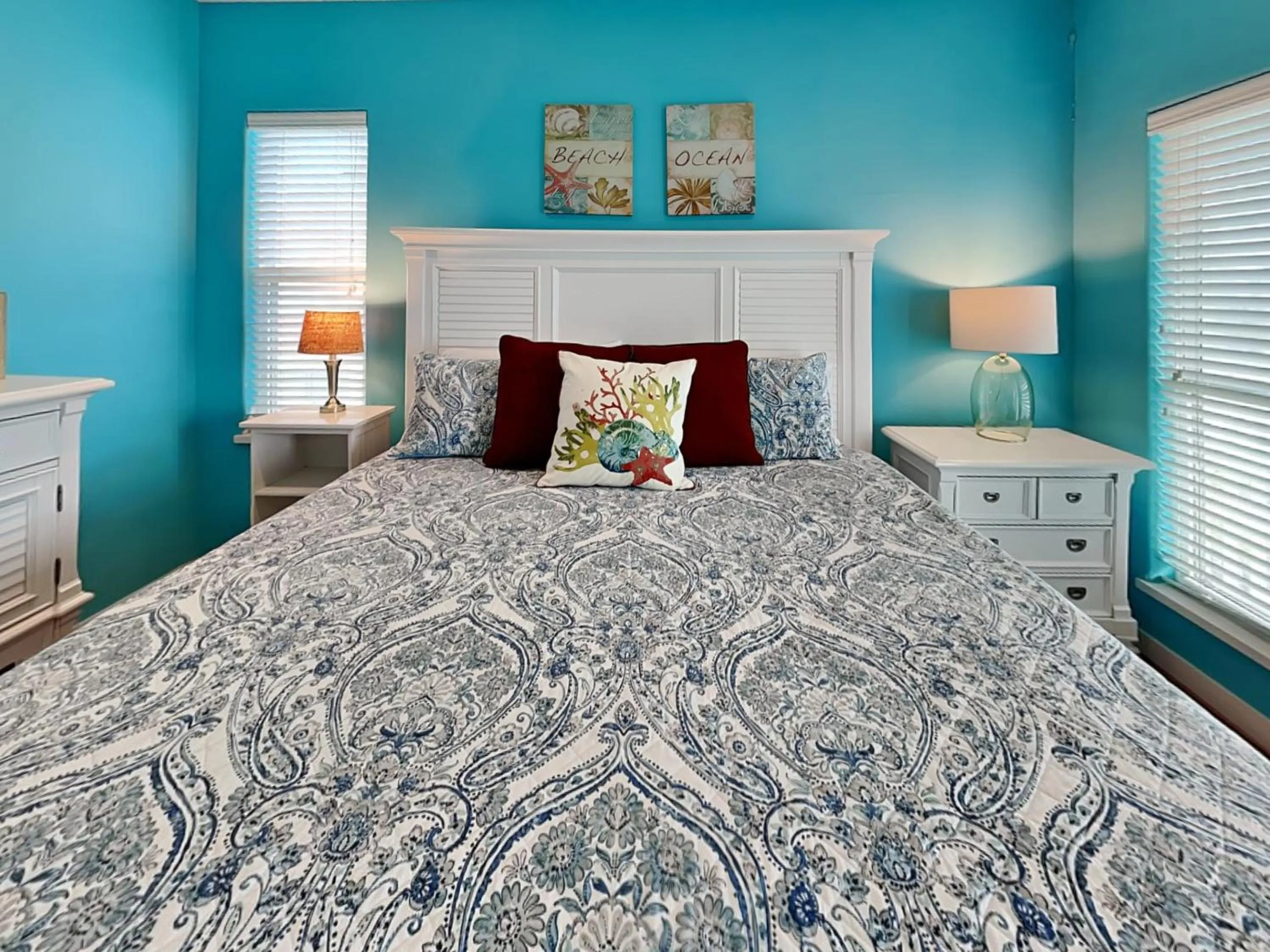 Bed in Port A Paradise