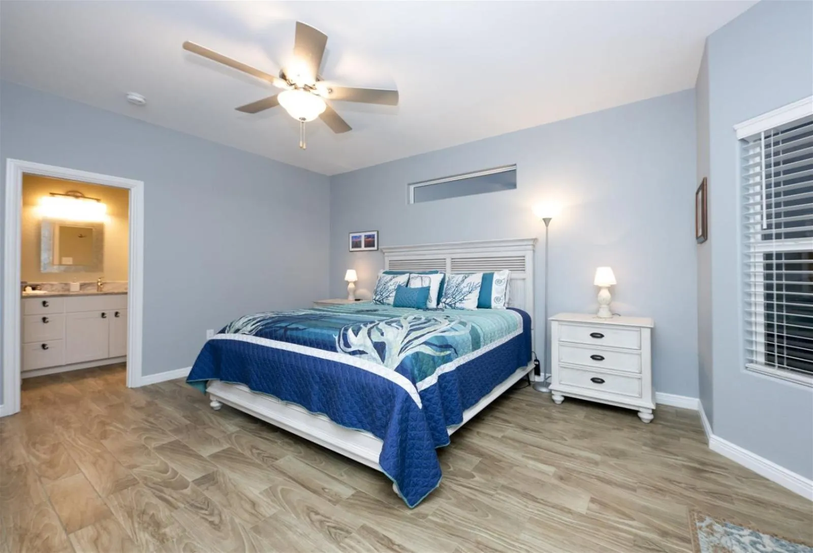 Property building, Bed in Blue -Crab- Cove