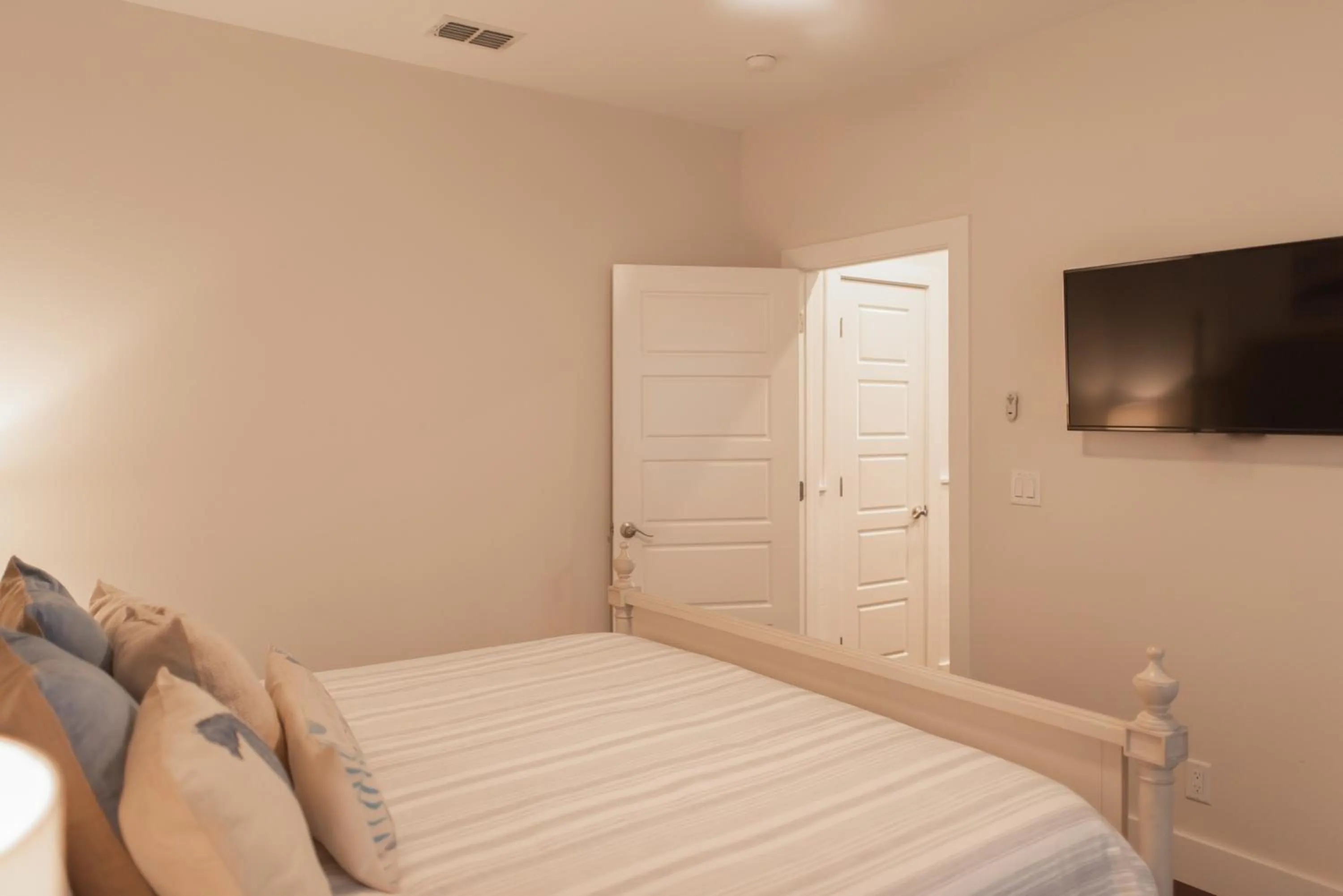 Property building, Bed in Getaway