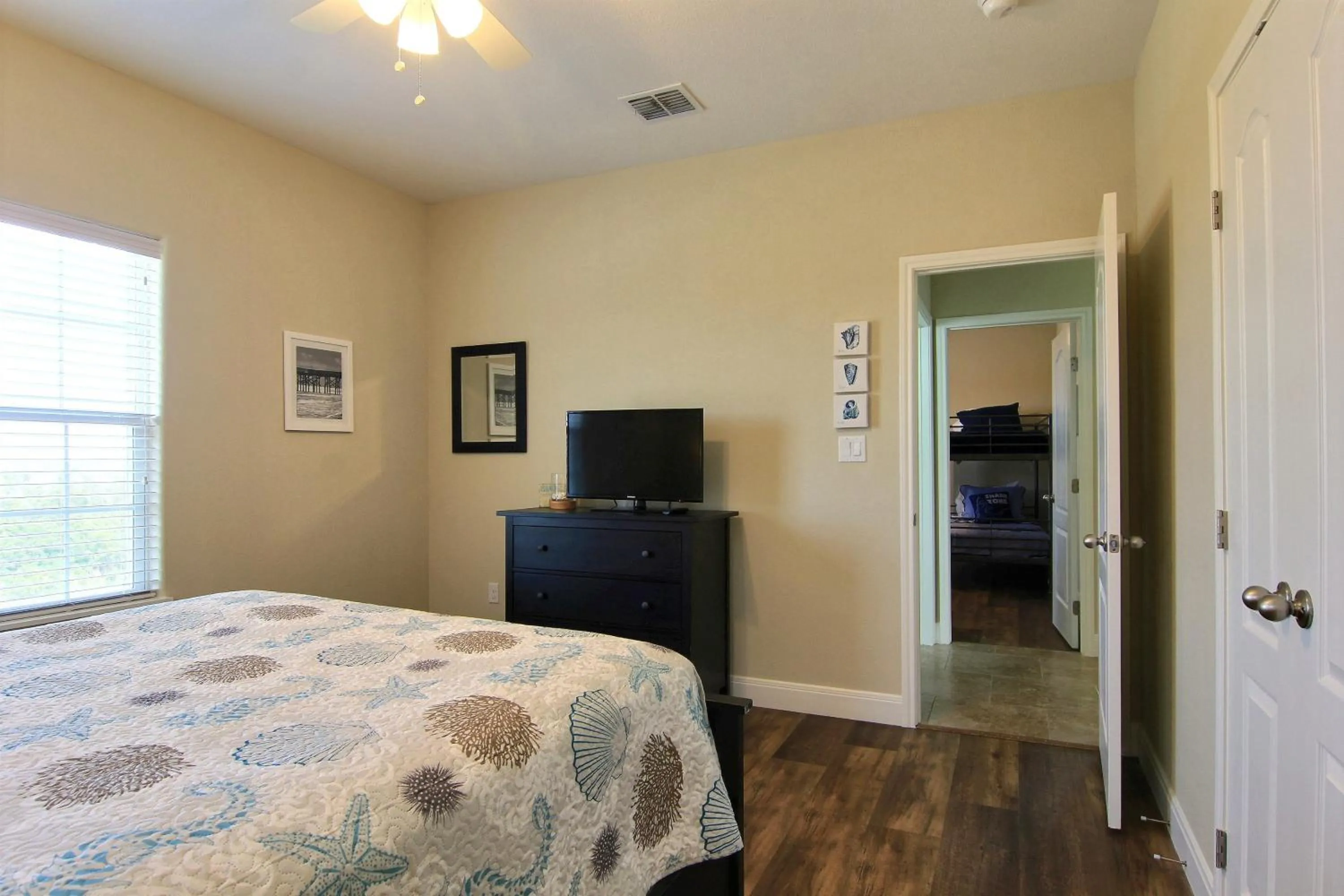 Property building, Bed in Shamrock by the Sea