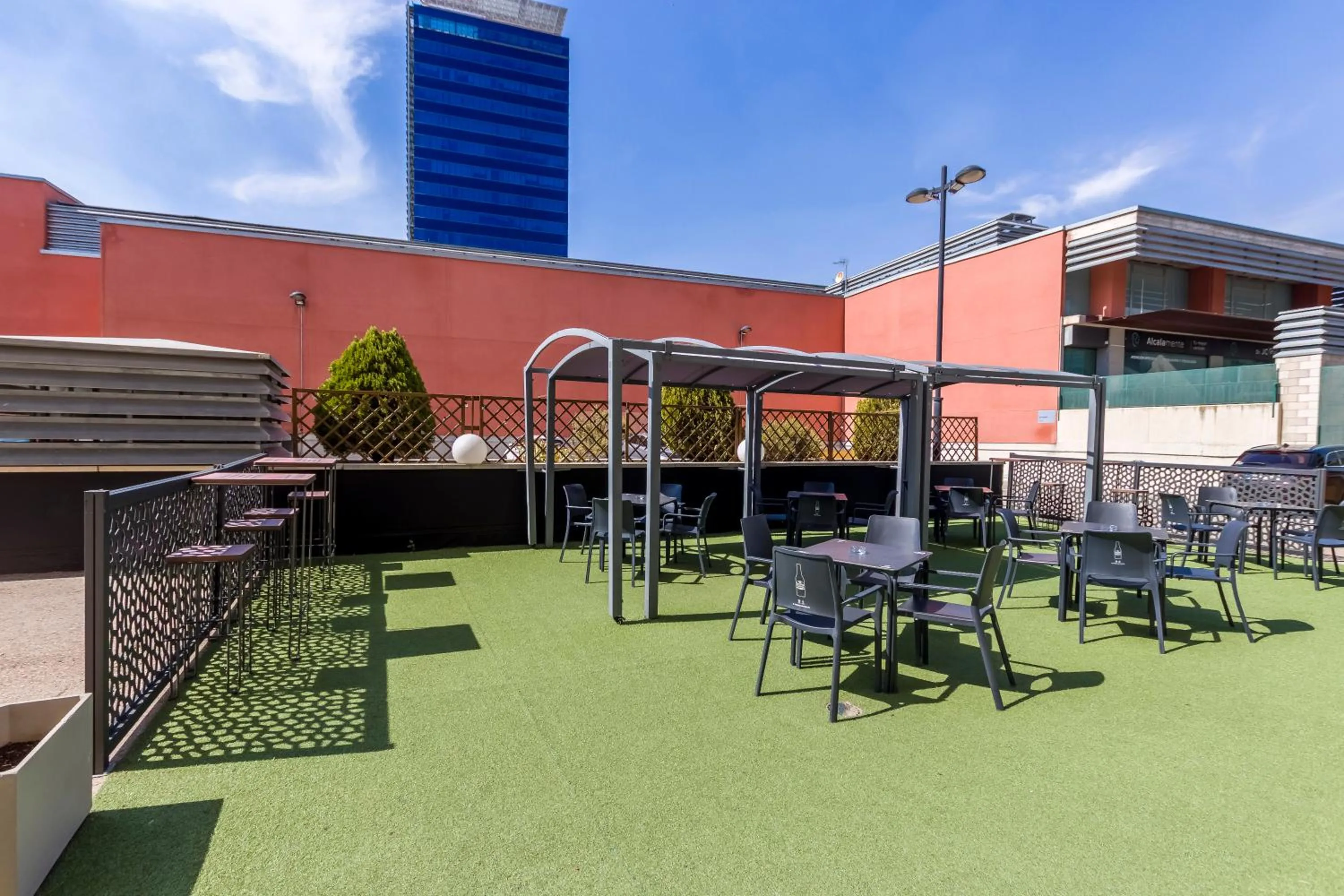 Balcony/Terrace in Travelodge Madrid Alcalá de Henares