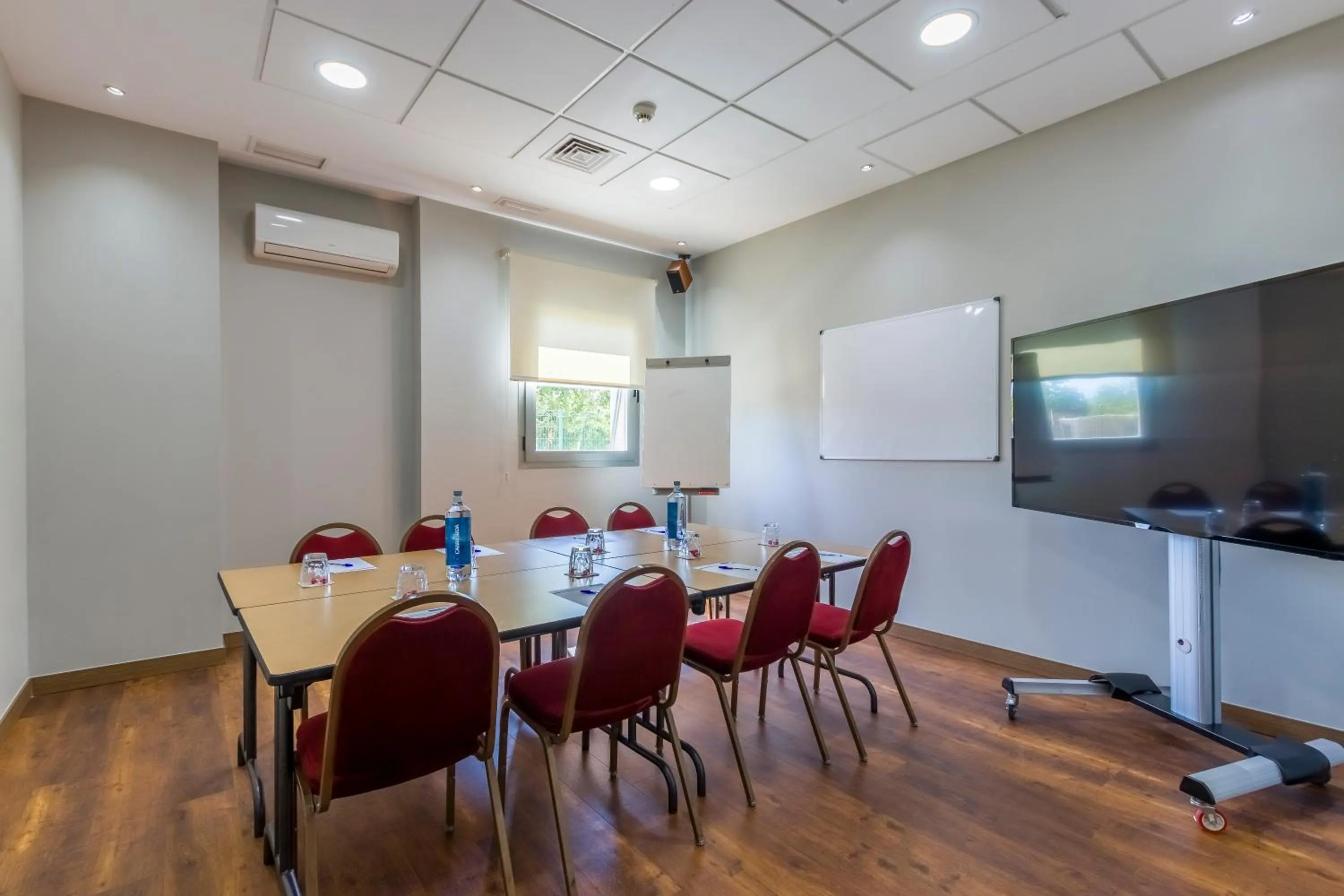 Meeting/conference room in Travelodge Madrid Alcalá de Henares