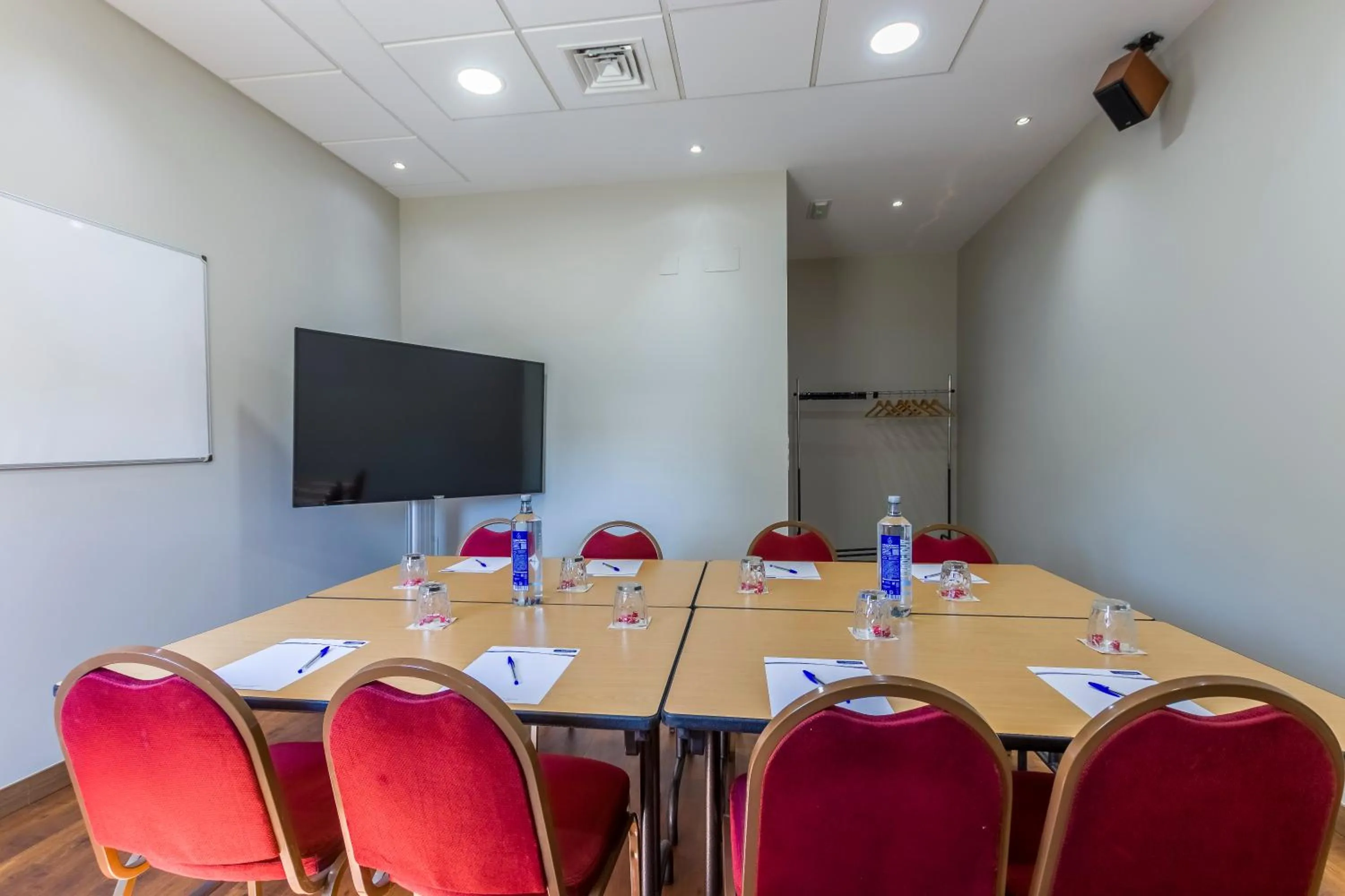 Meeting/conference room in Travelodge Madrid Alcalá de Henares