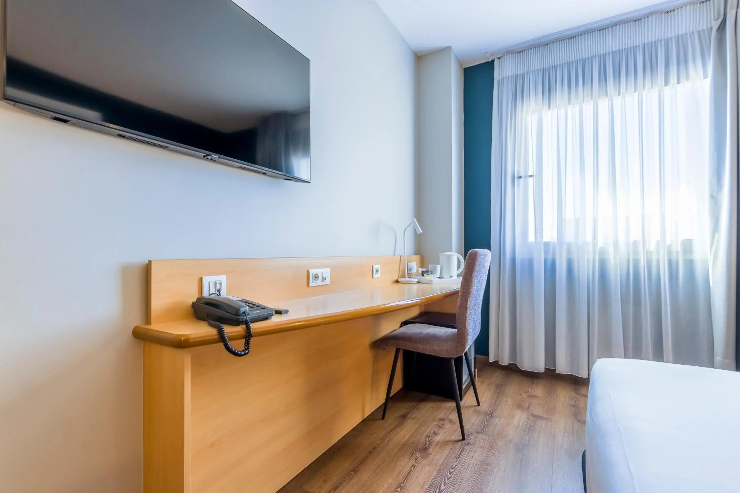 Decorative detail, Bed in Travelodge Madrid Alcalá de Henares