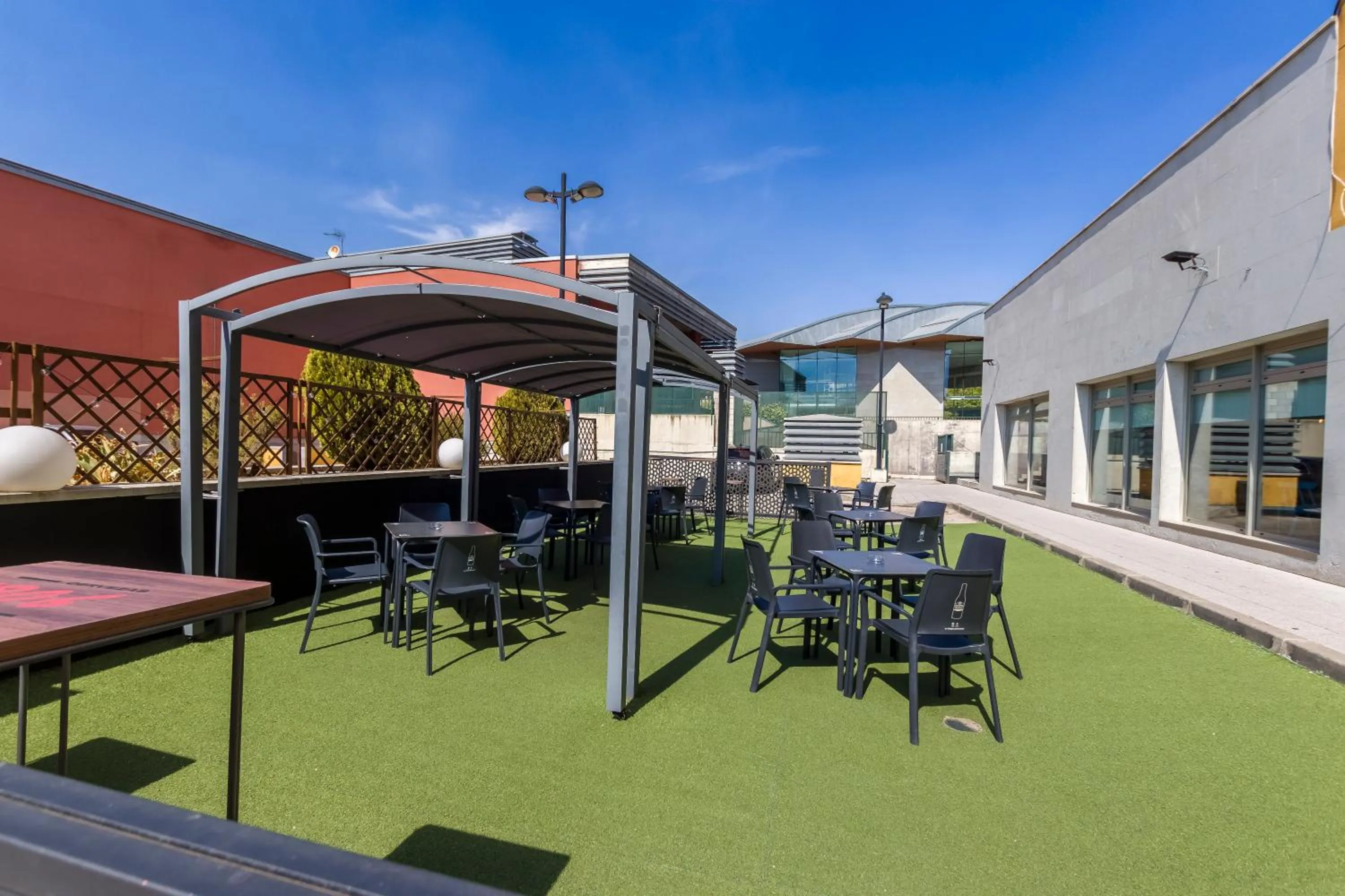 Balcony/Terrace in Travelodge Madrid Alcalá de Henares