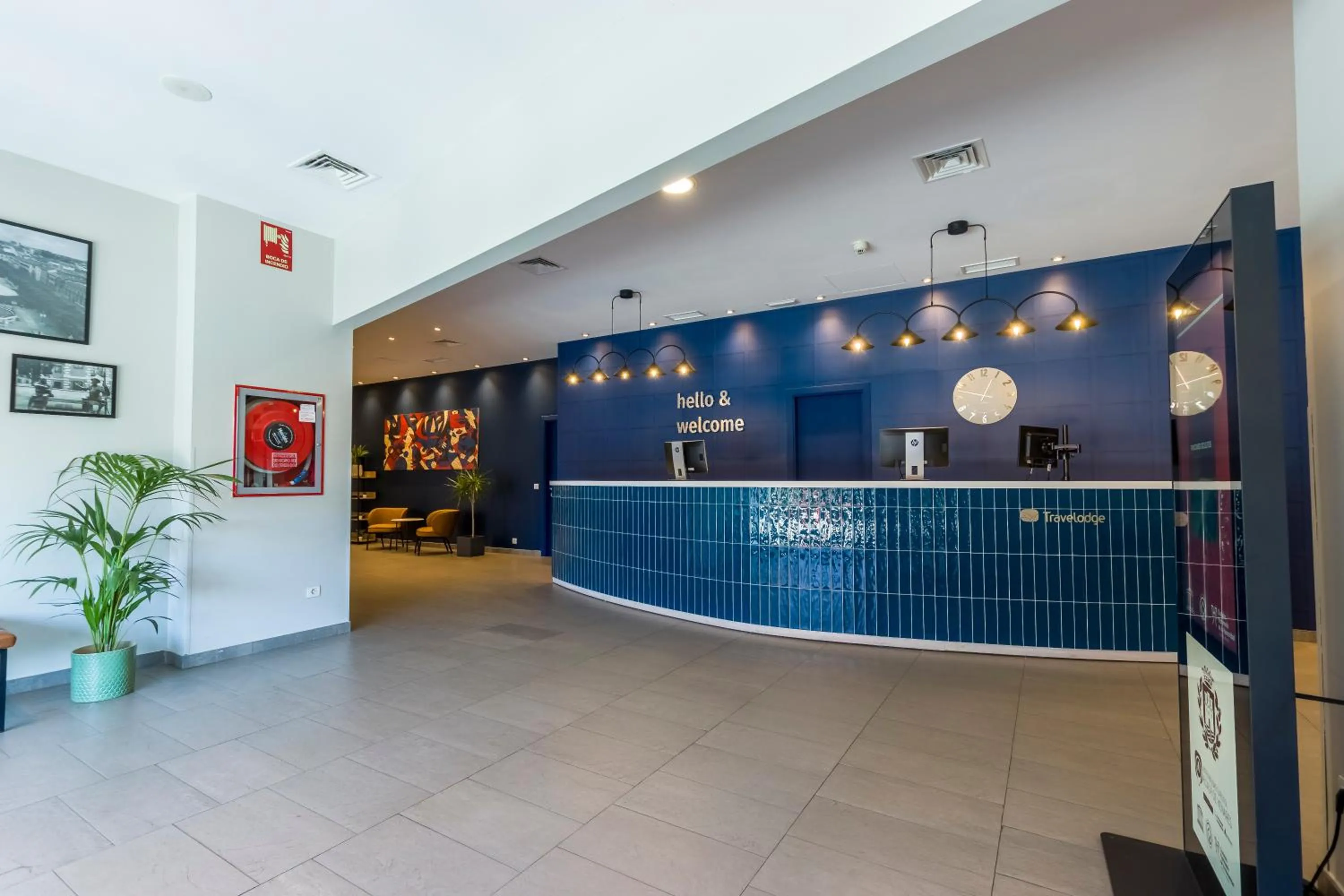 Lobby or reception in Travelodge Madrid Alcalá de Henares