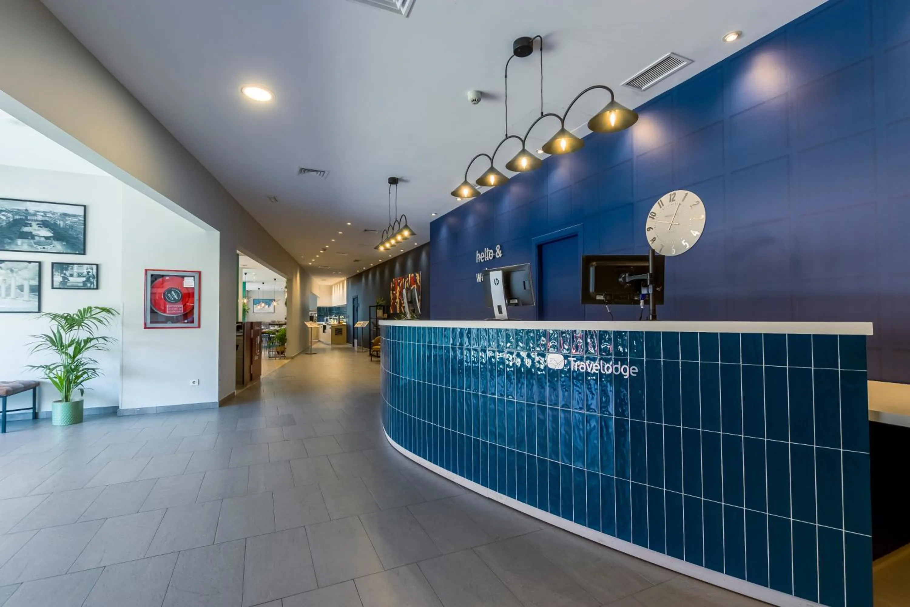 Lobby or reception in Travelodge Madrid Alcalá de Henares