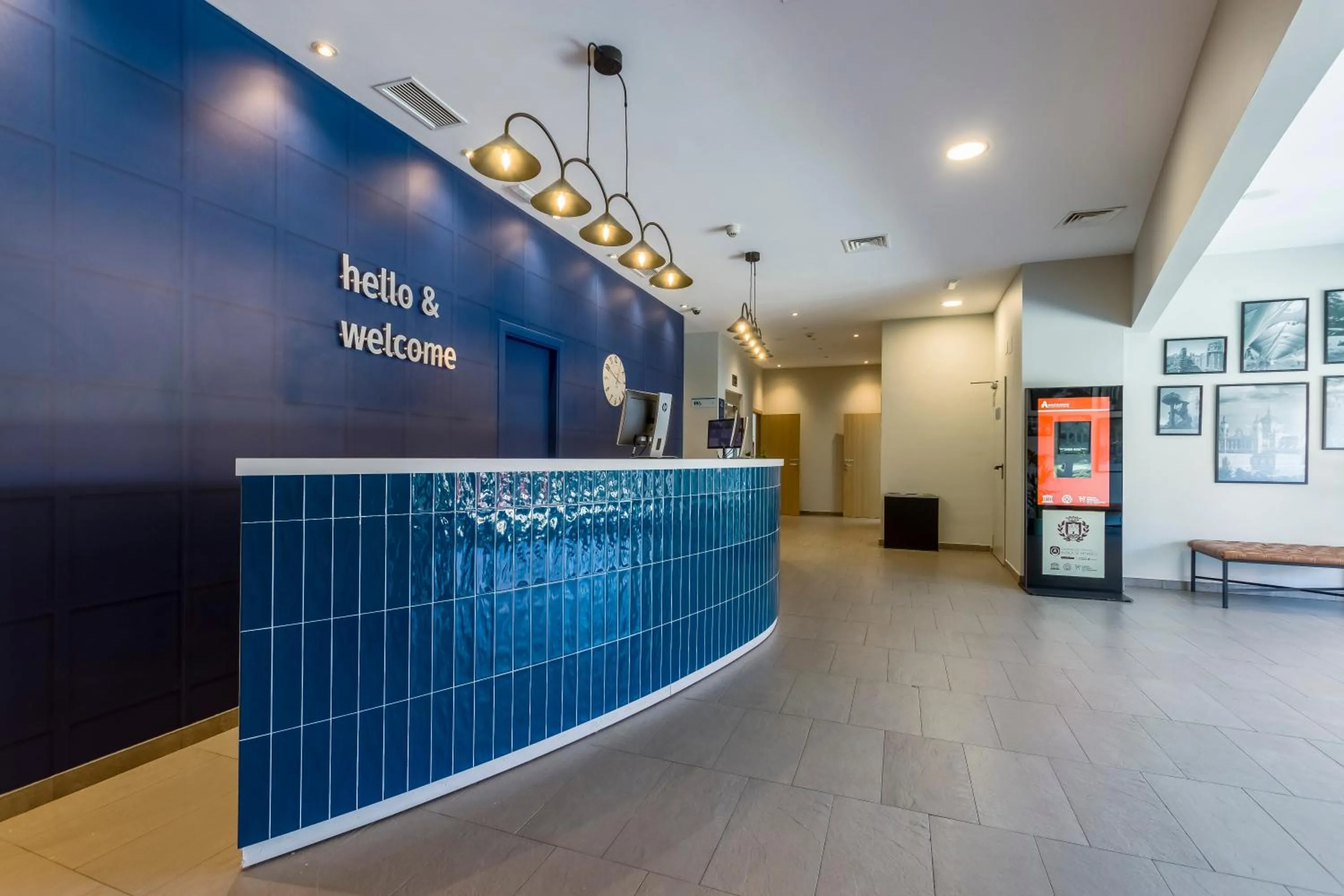 Lobby or reception in Travelodge Madrid Alcalá de Henares