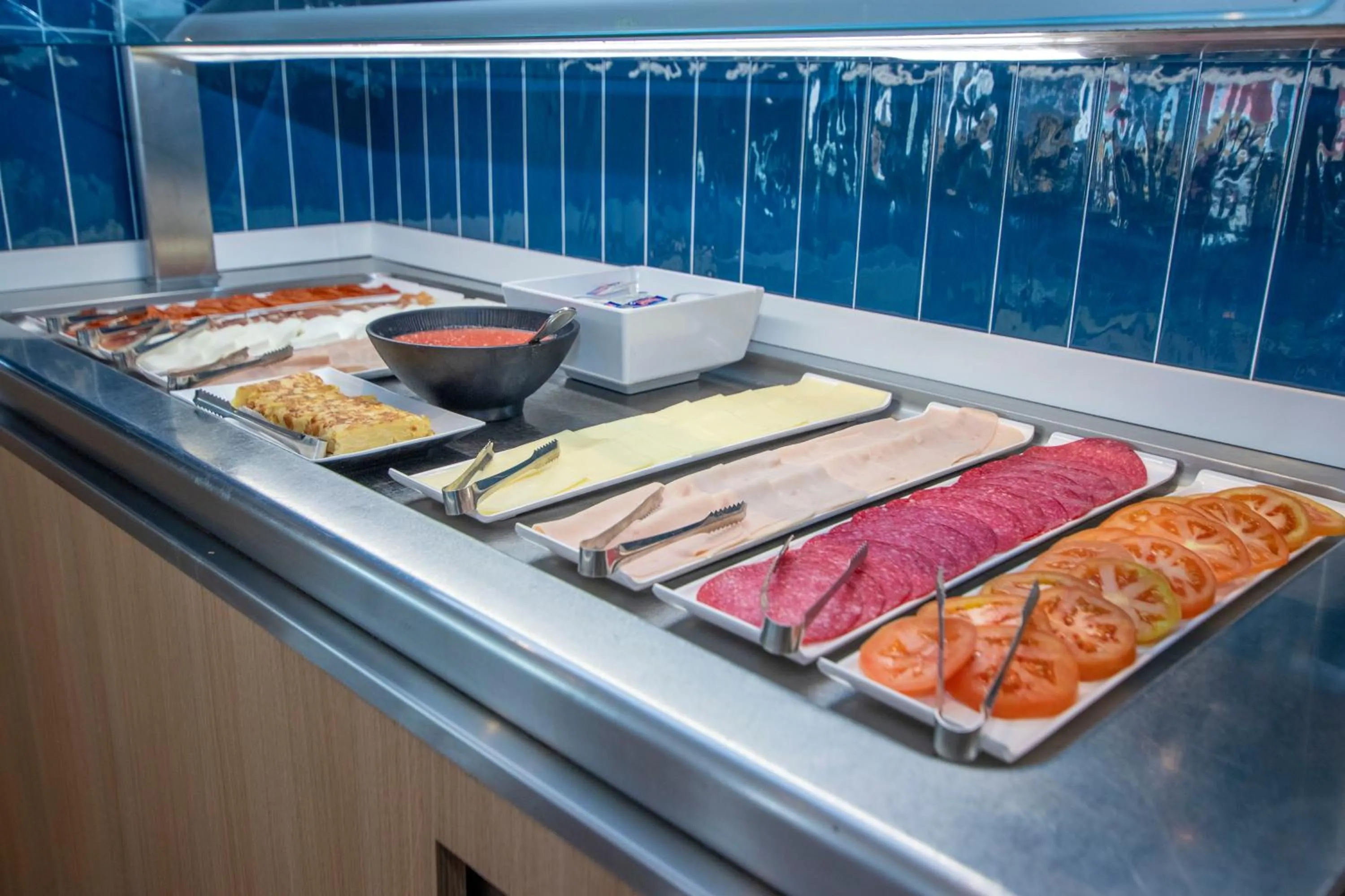 Buffet breakfast in Travelodge Madrid Alcalá de Henares