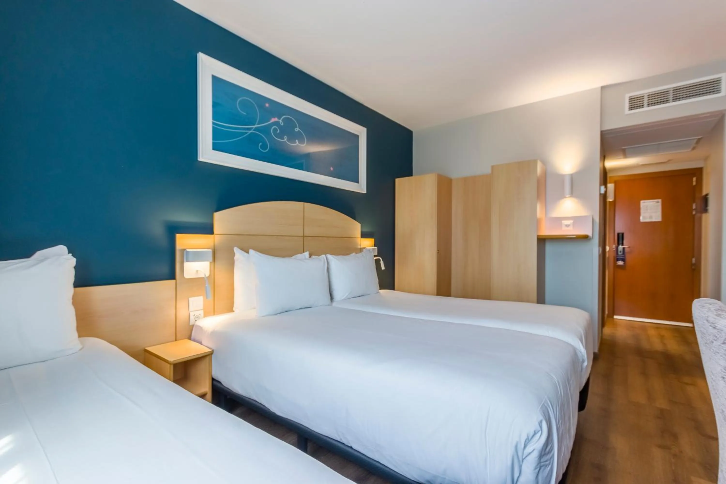 Bed in Travelodge Madrid Alcalá de Henares