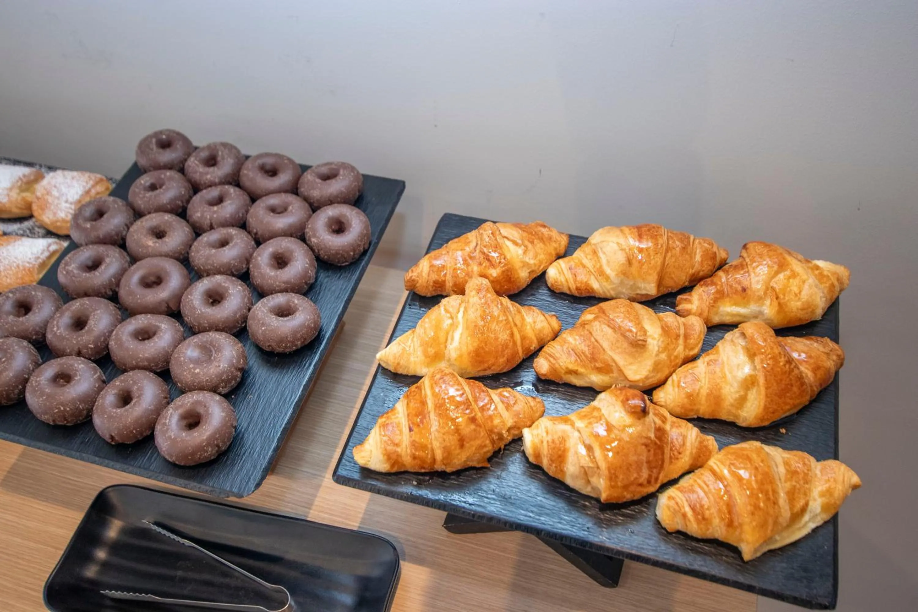 Buffet breakfast in Travelodge Madrid Alcalá de Henares