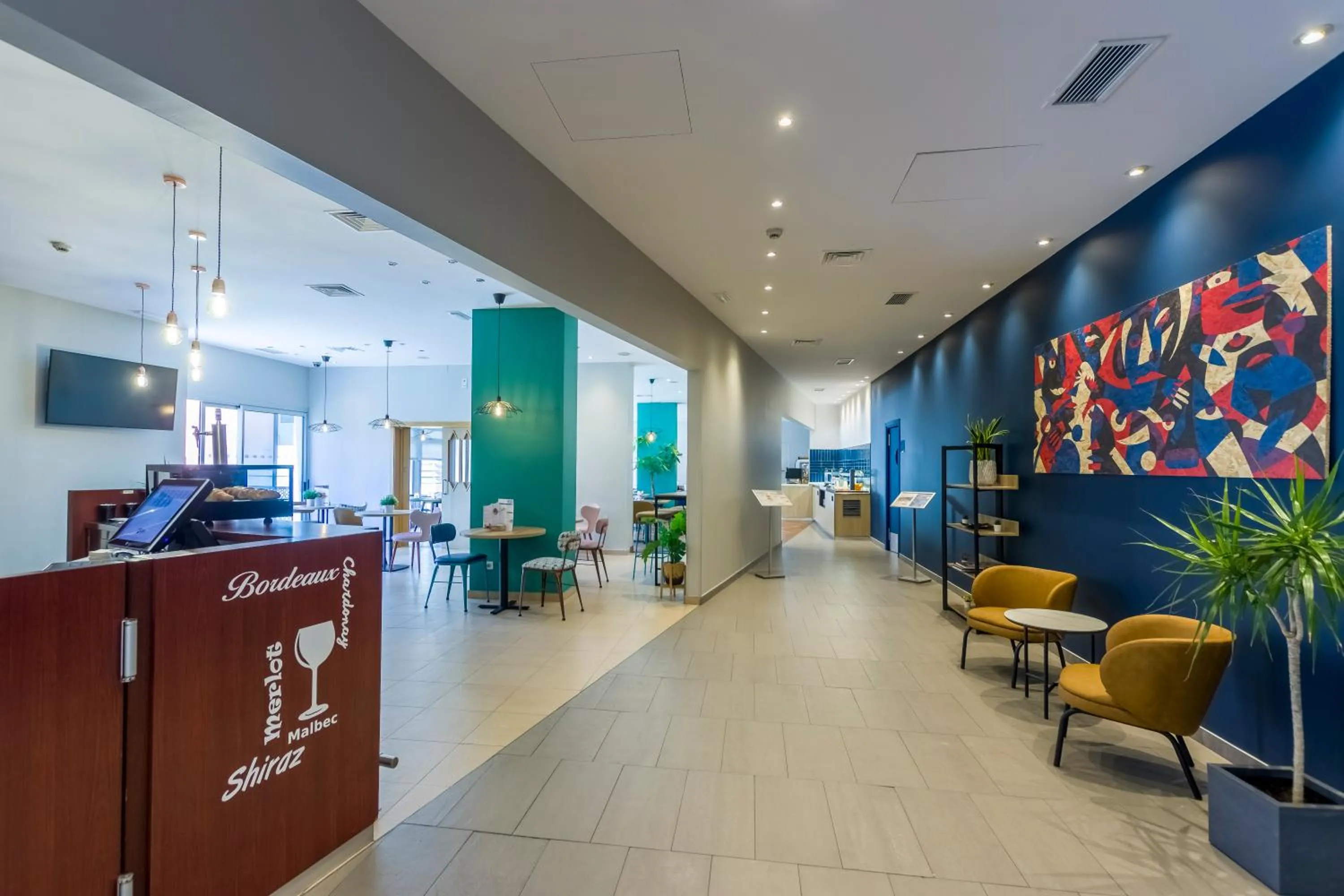 Lobby or reception in Travelodge Madrid Alcalá de Henares