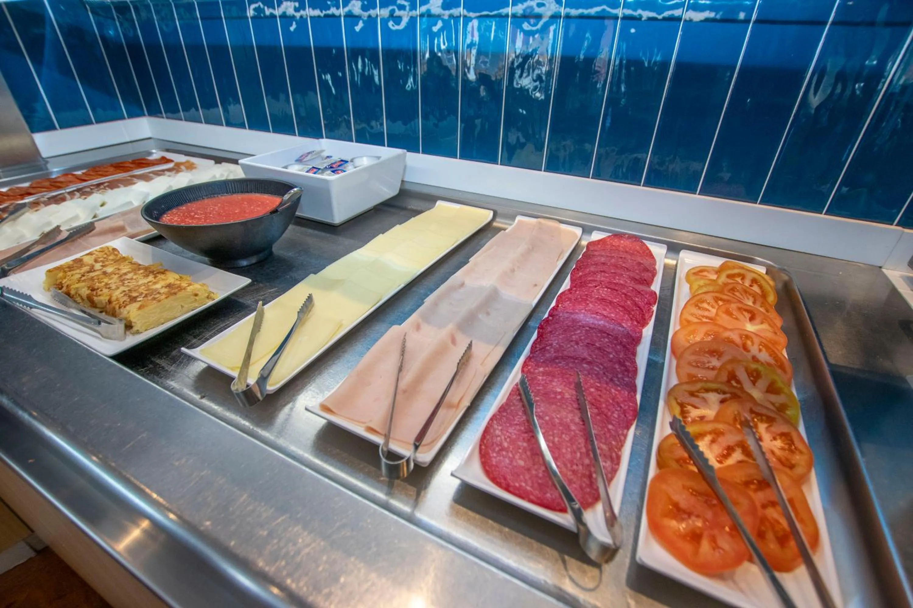 Buffet breakfast in Travelodge Madrid Alcalá de Henares