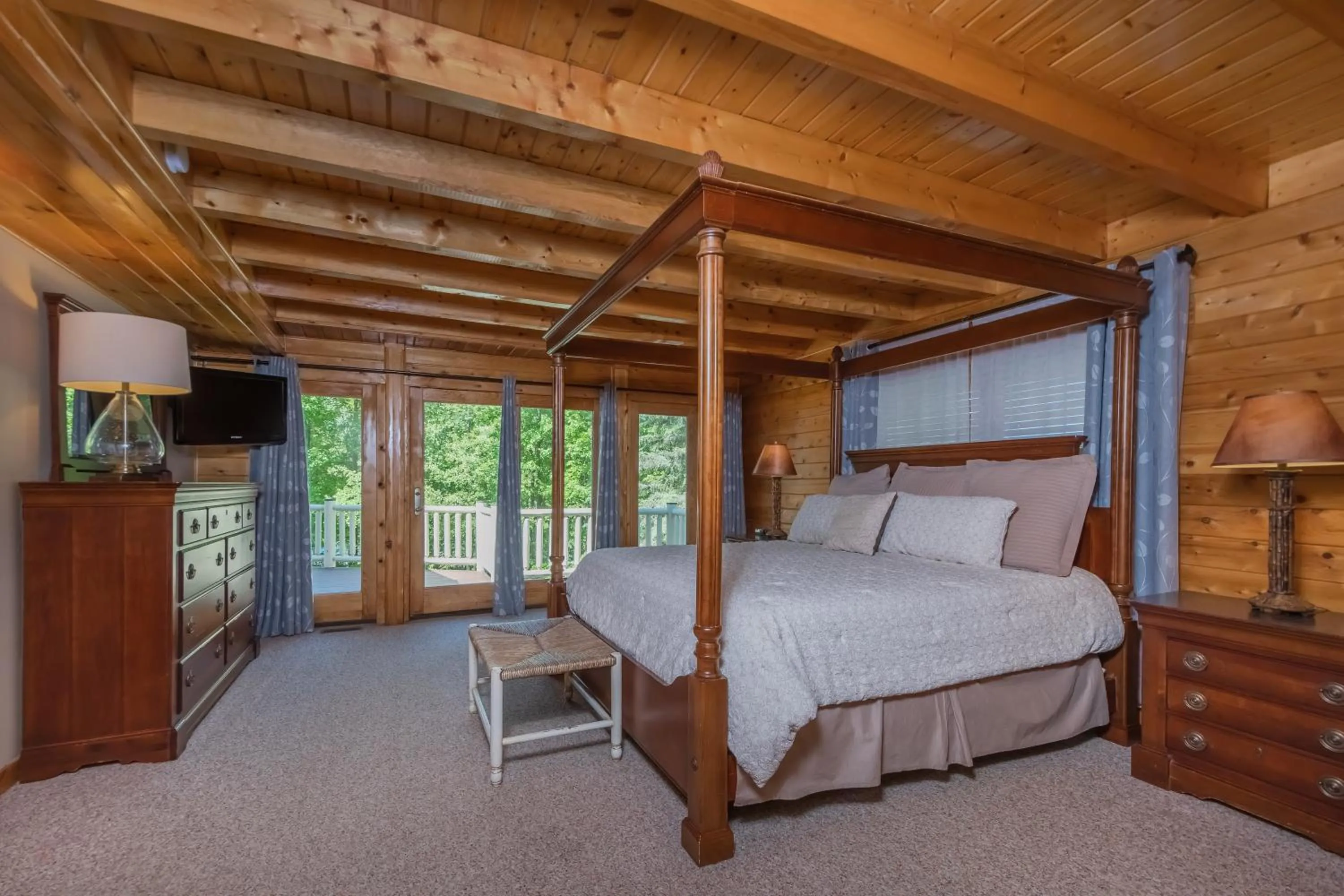 Property building, Bed in Mallard Landing
