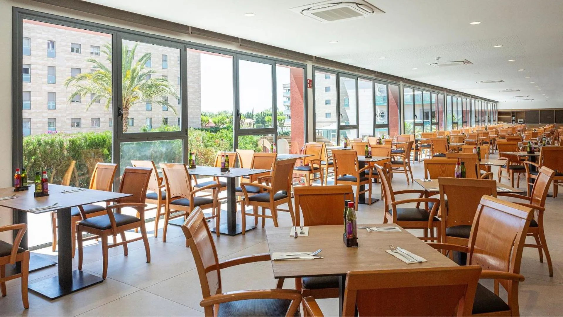 Restaurant/places to eat in Medplaya Hotel Santa Monica
