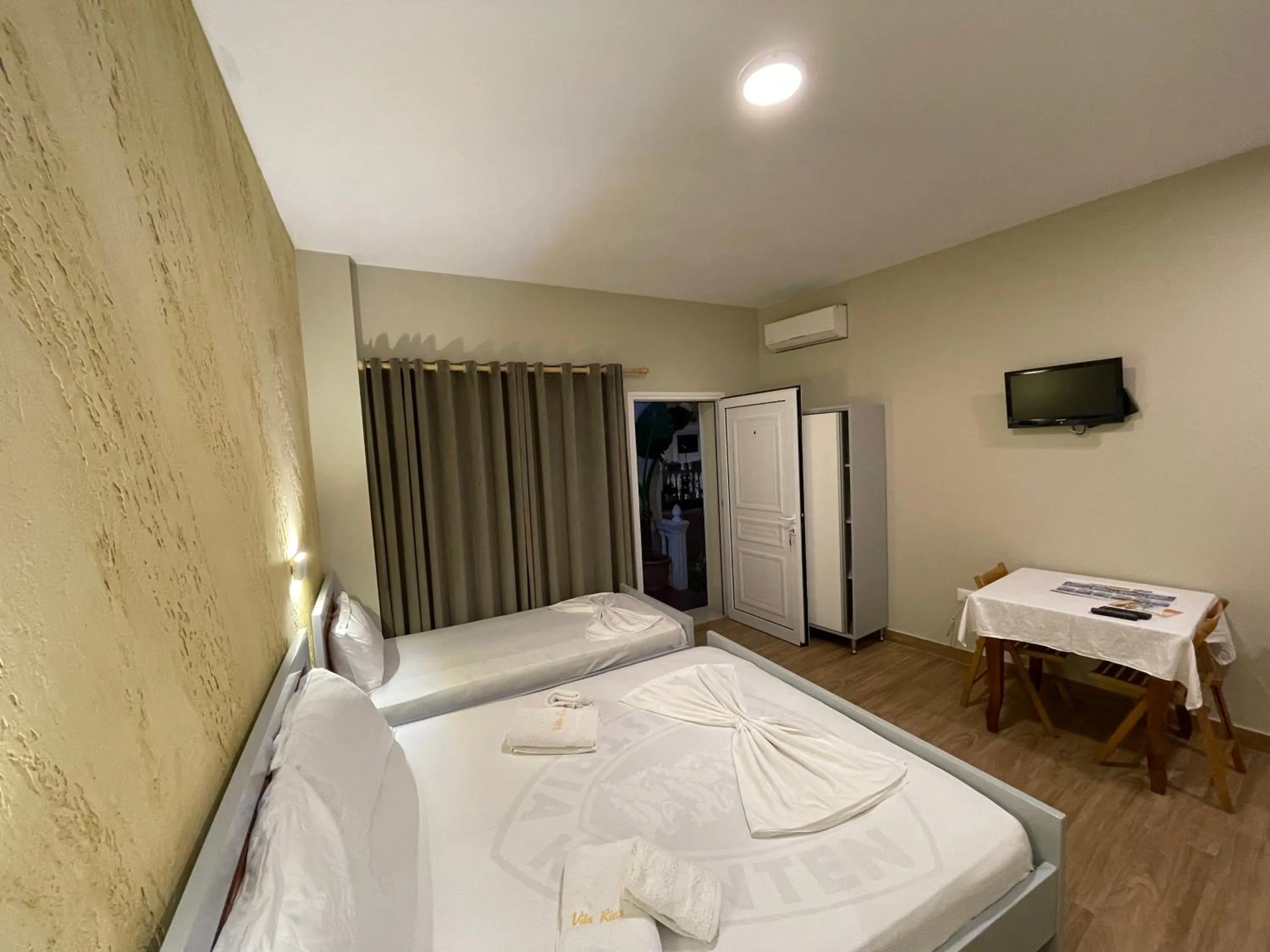 Communal lounge/ TV room in Vila Arial