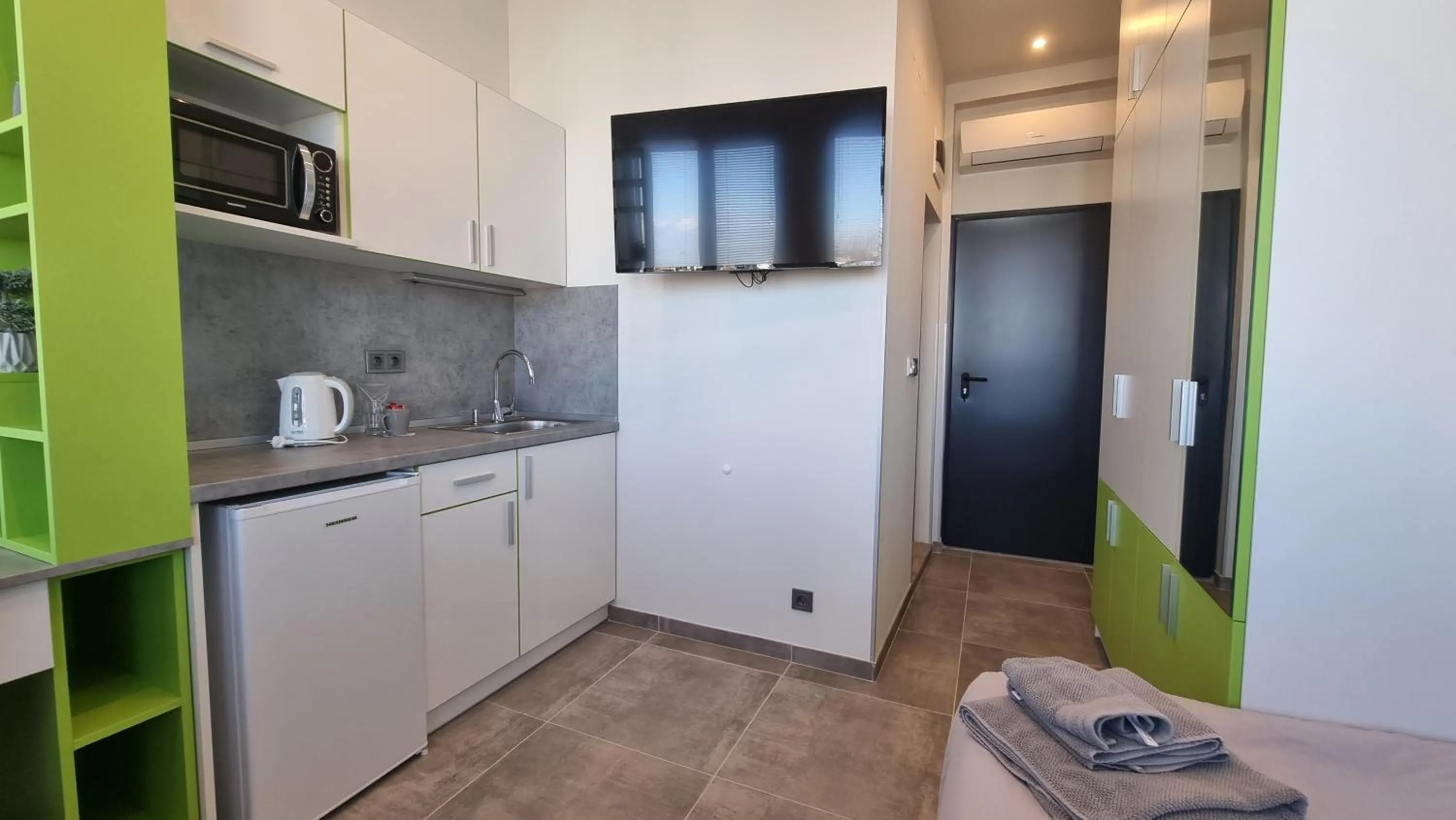 TV and multimedia in DORM BG pet-friendly Aparthotel