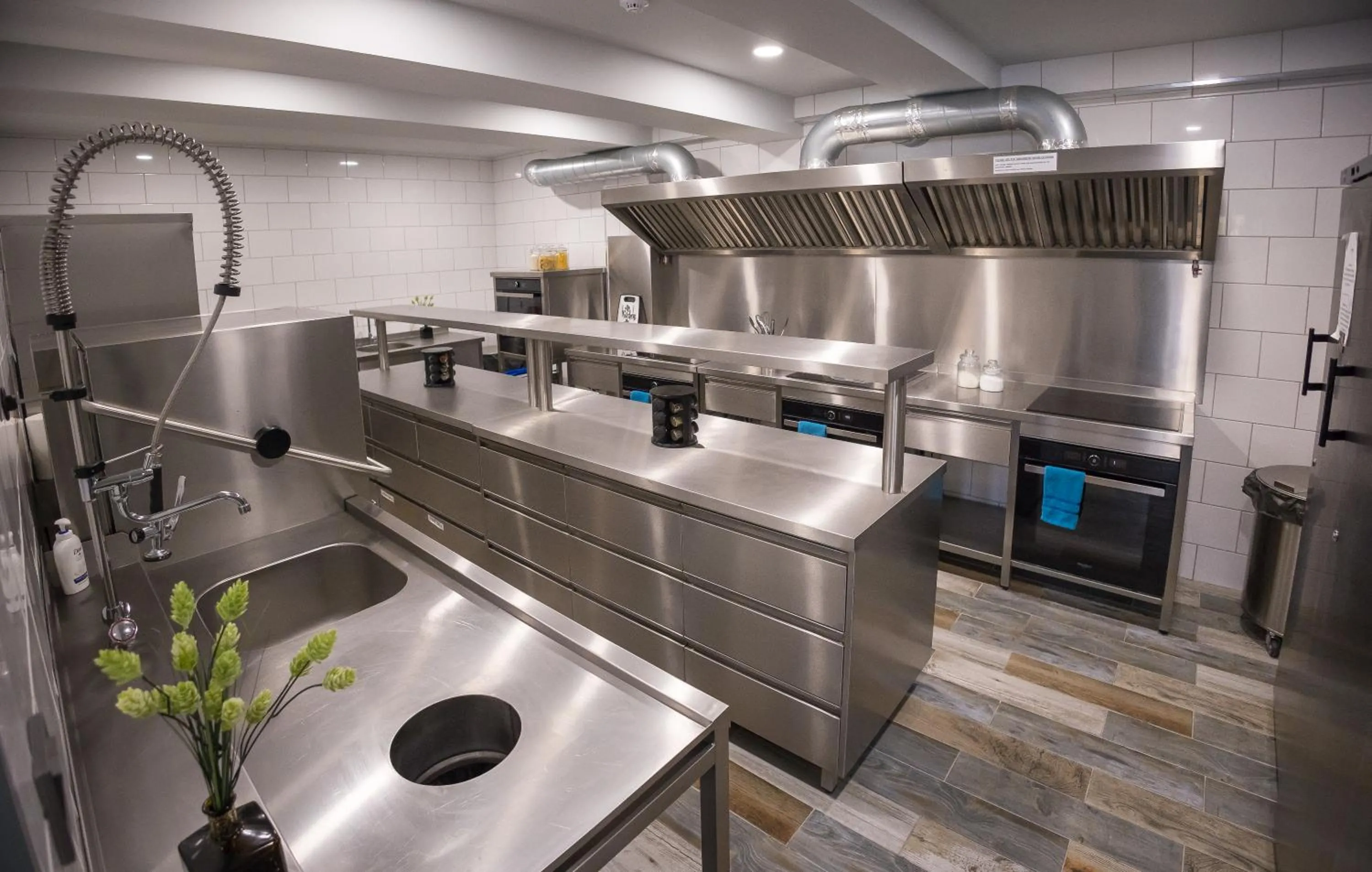 Communal kitchen in DORM BG pet-friendly Aparthotel