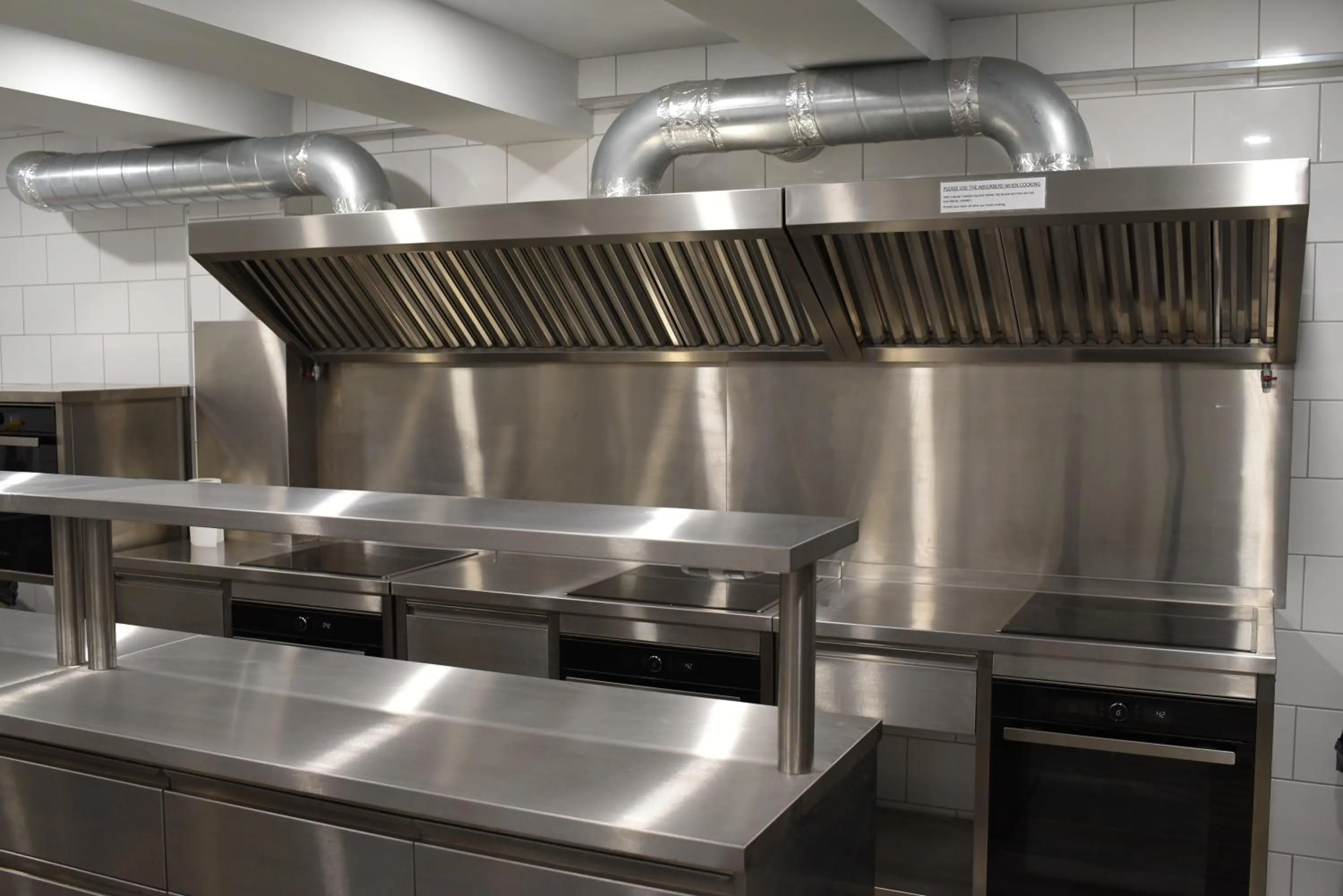 Communal kitchen in DORM BG pet-friendly Aparthotel