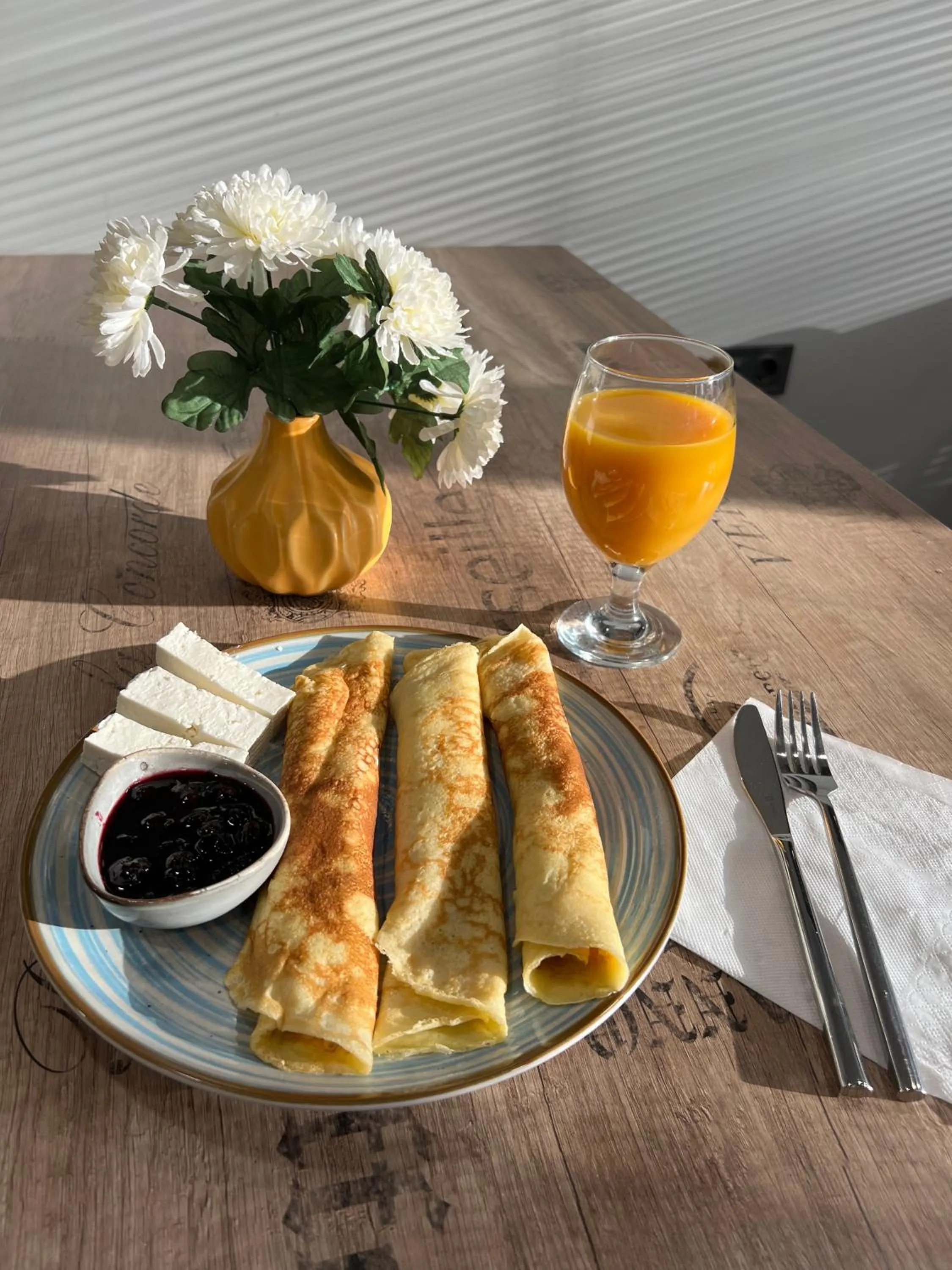 Breakfast in DORM BG pet-friendly Aparthotel