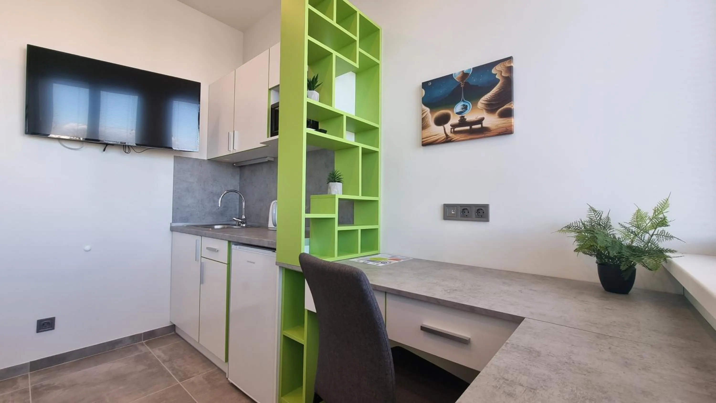 TV and multimedia in DORM BG pet-friendly Aparthotel