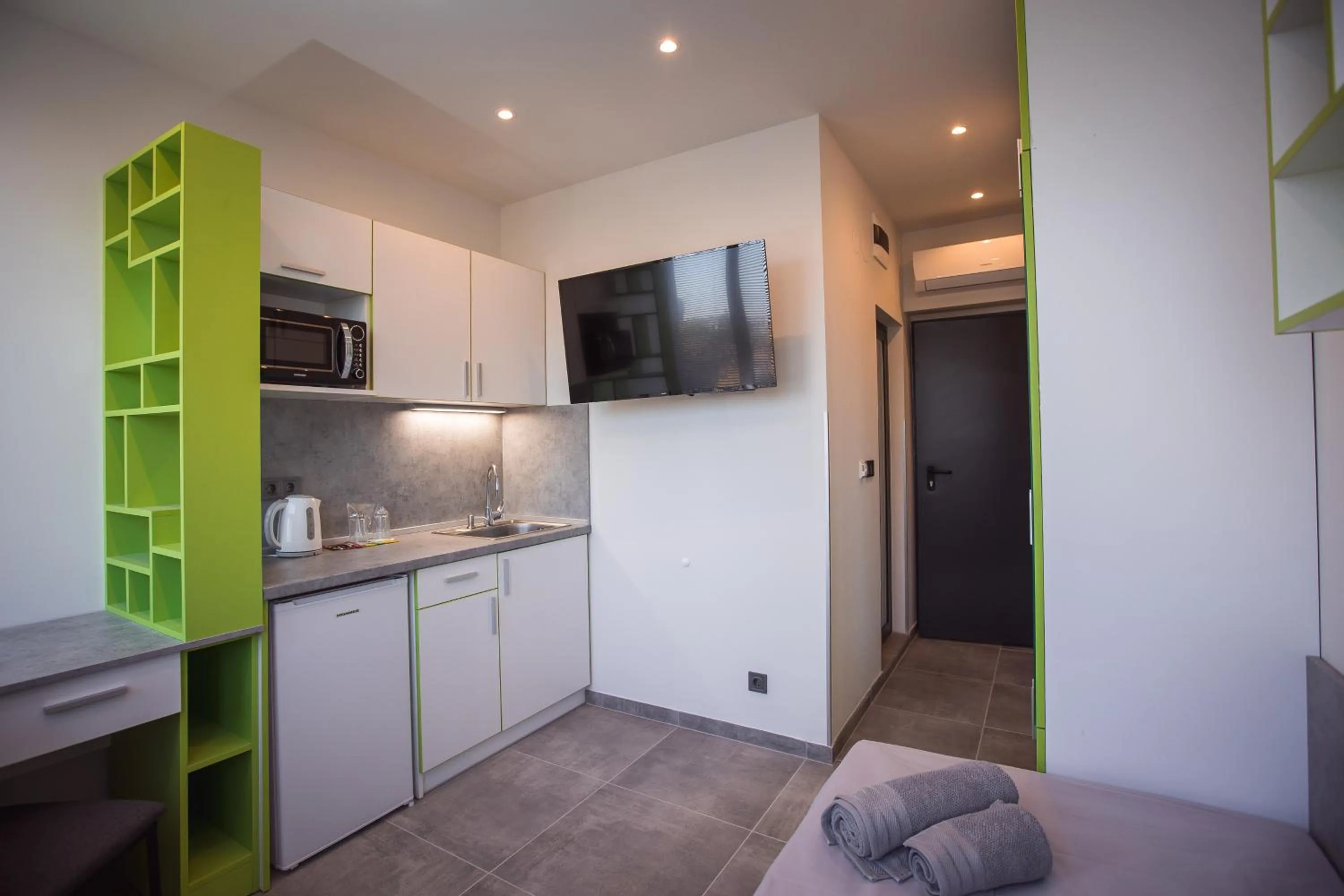 TV and multimedia in DORM BG pet-friendly Aparthotel