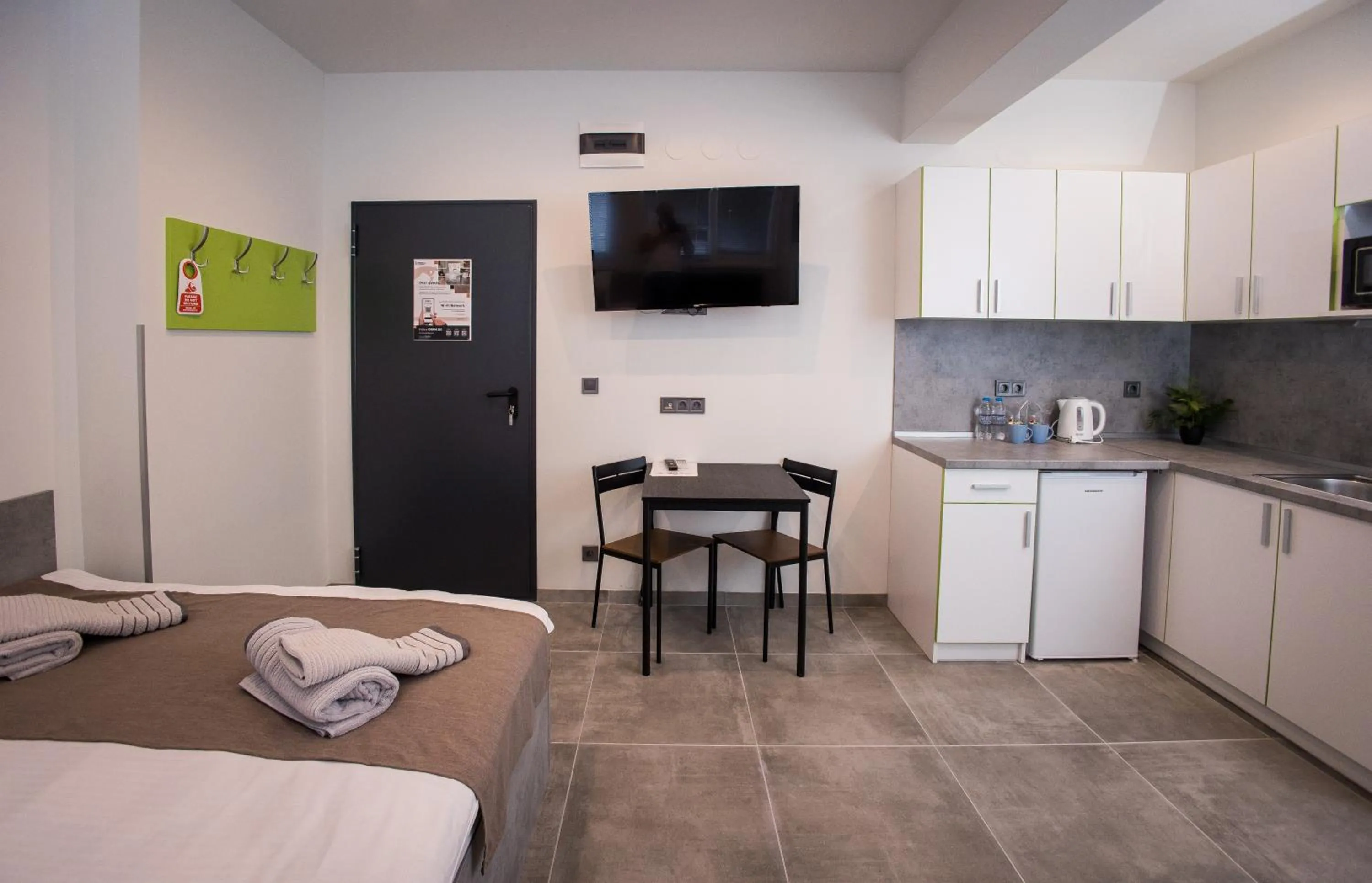 TV and multimedia in DORM BG pet-friendly Aparthotel