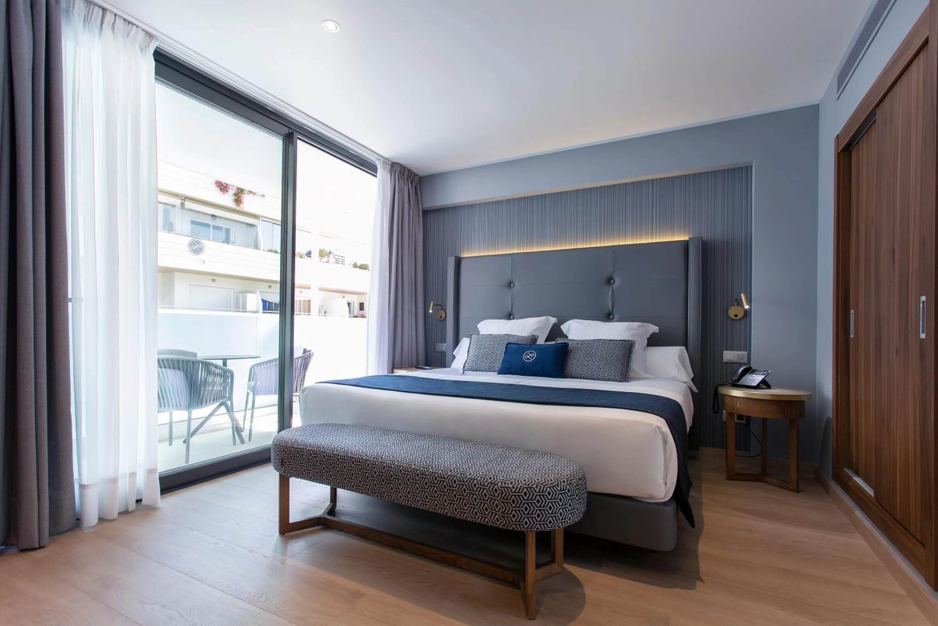 Bed in Hotel Lima - Adults Recommended