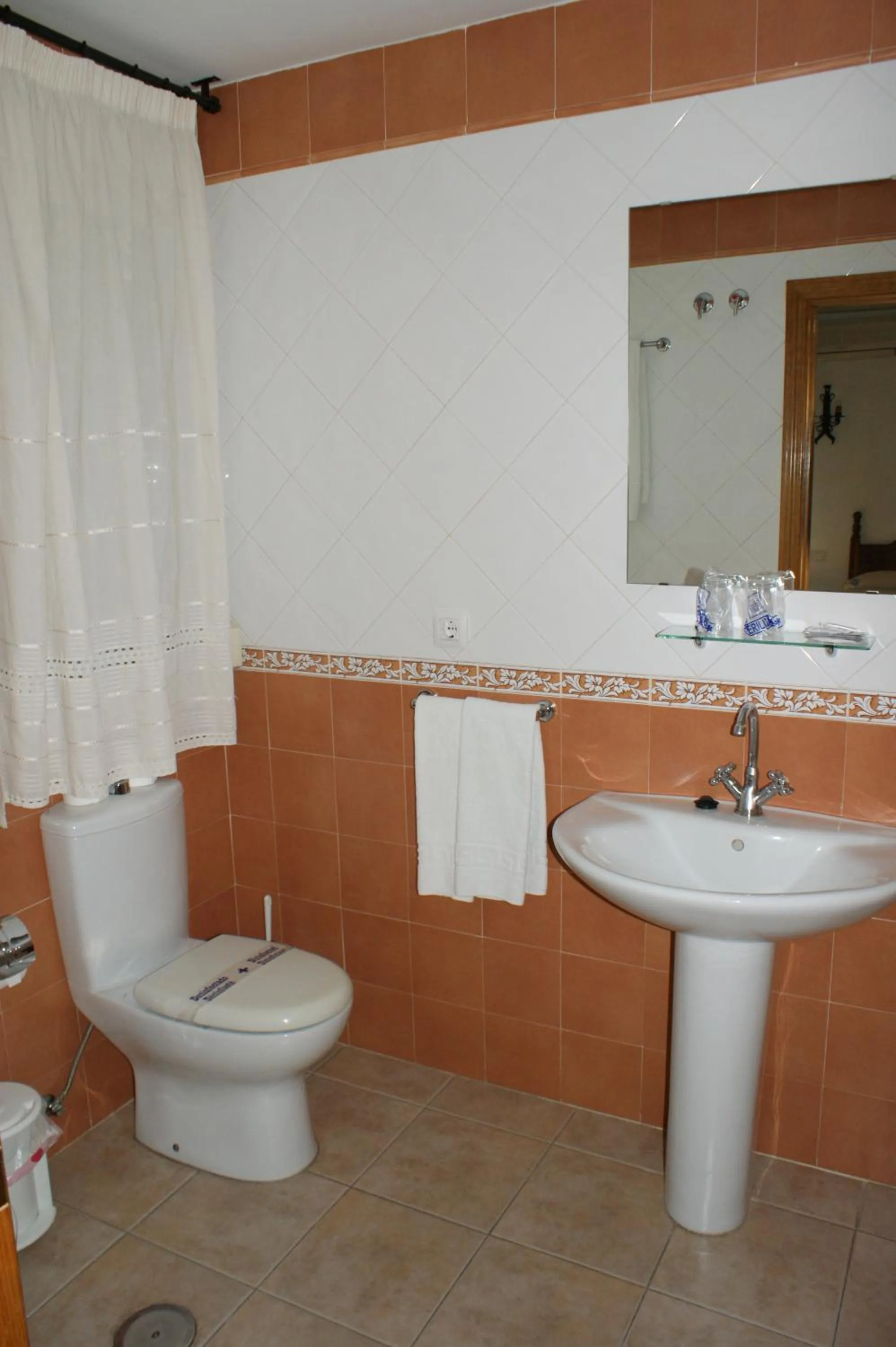 Shower in Hotel Juan Francisco