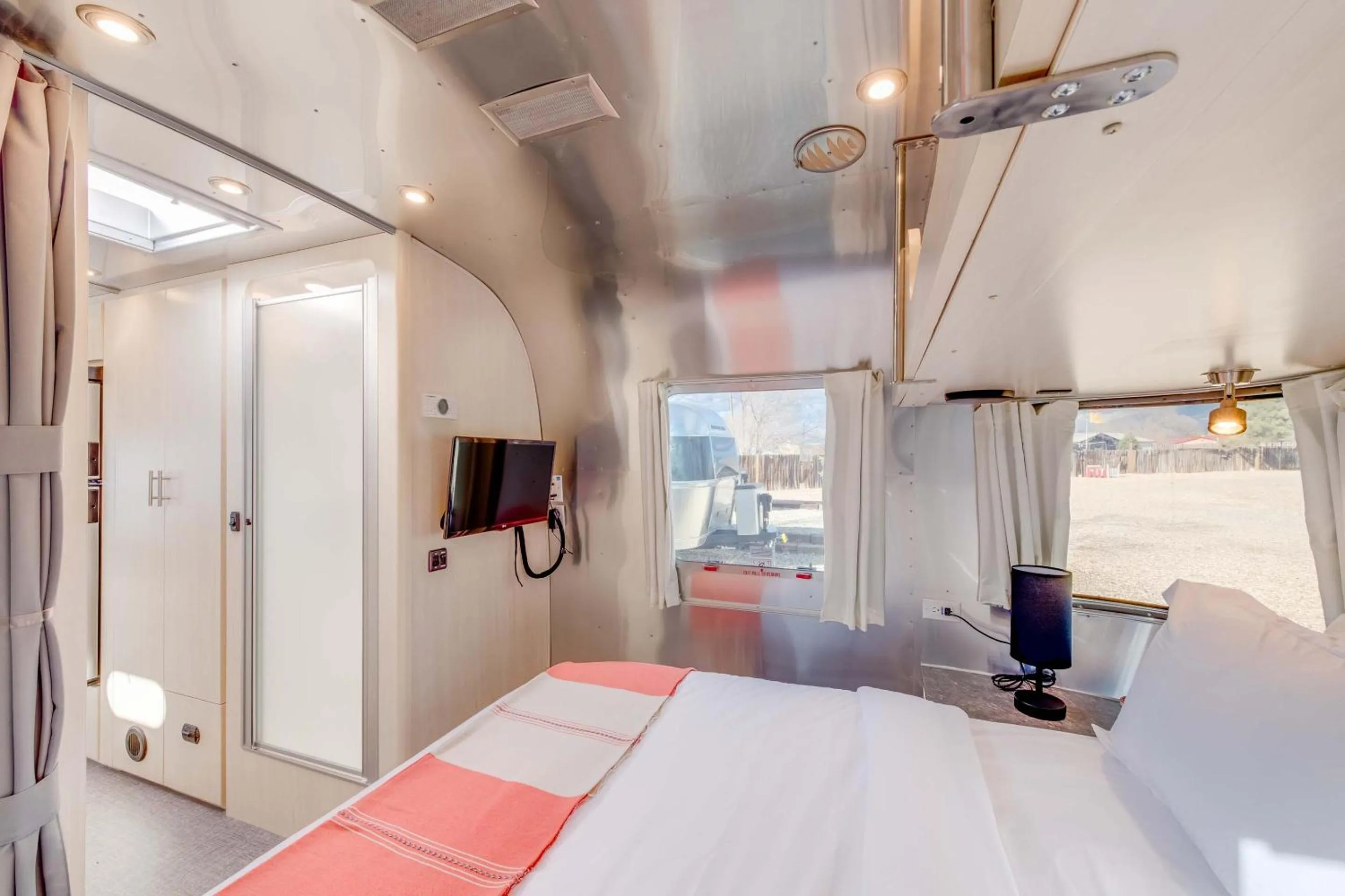 Bedroom, Bed in Taos Motor Lodge