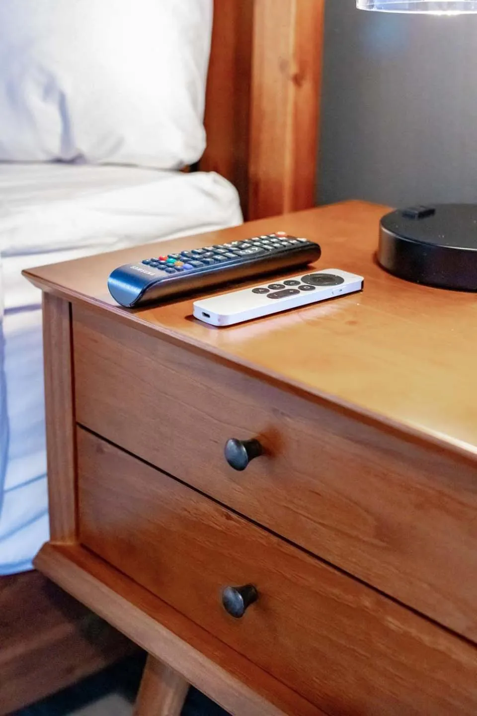 Entertainment, Bed in Taos Motor Lodge