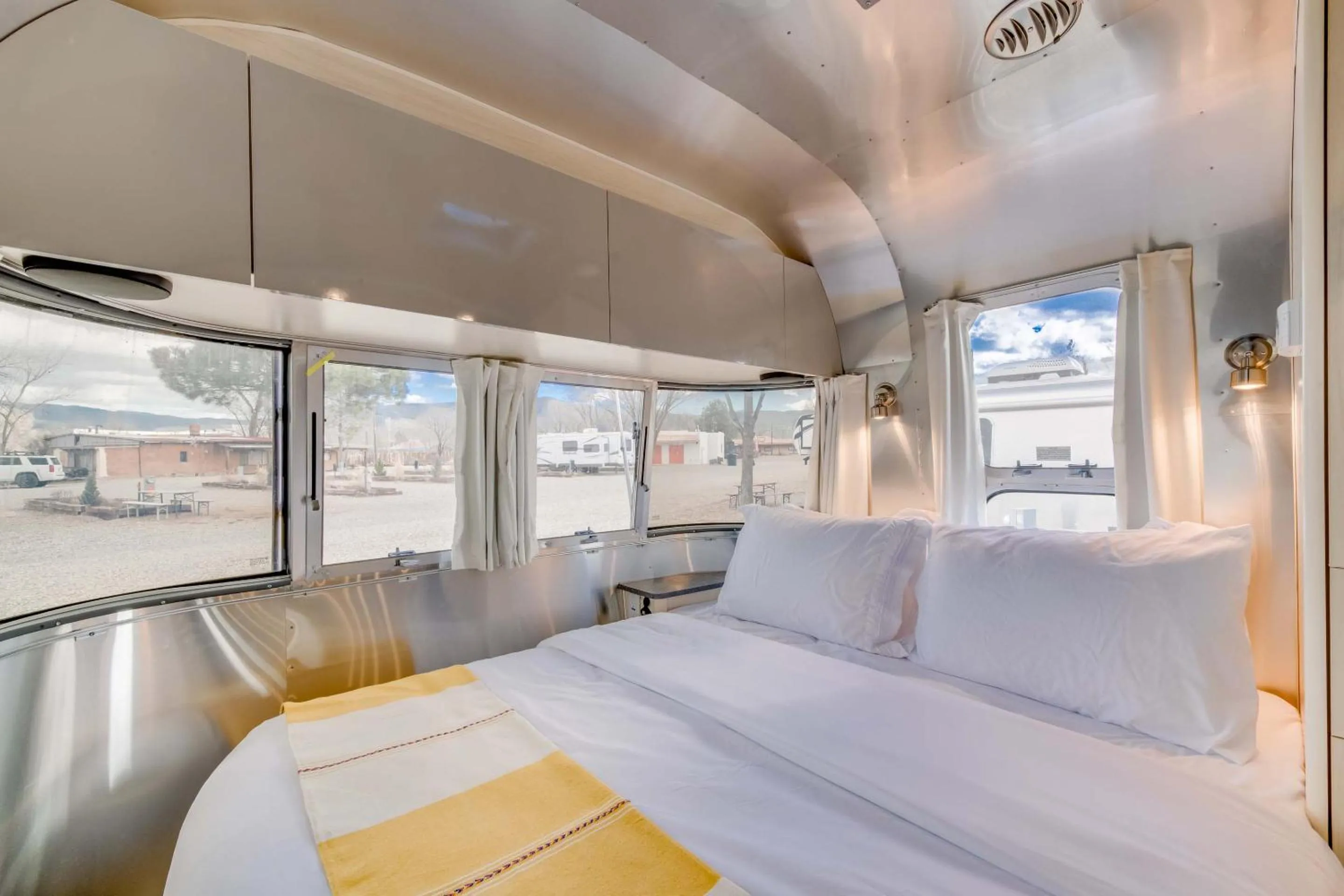 Bedroom, Bed in Taos Motor Lodge