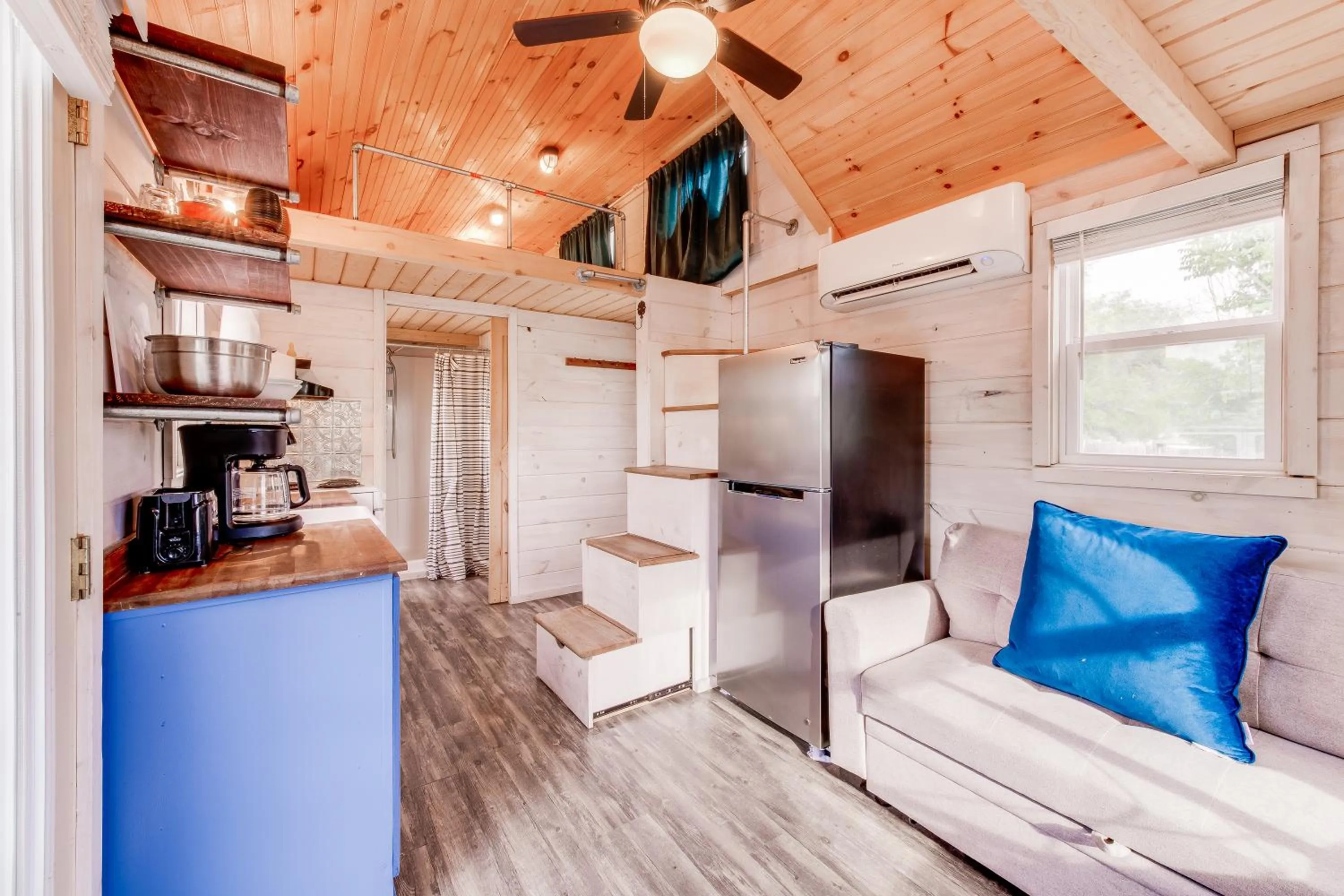 Living room in Taos Motor Lodge