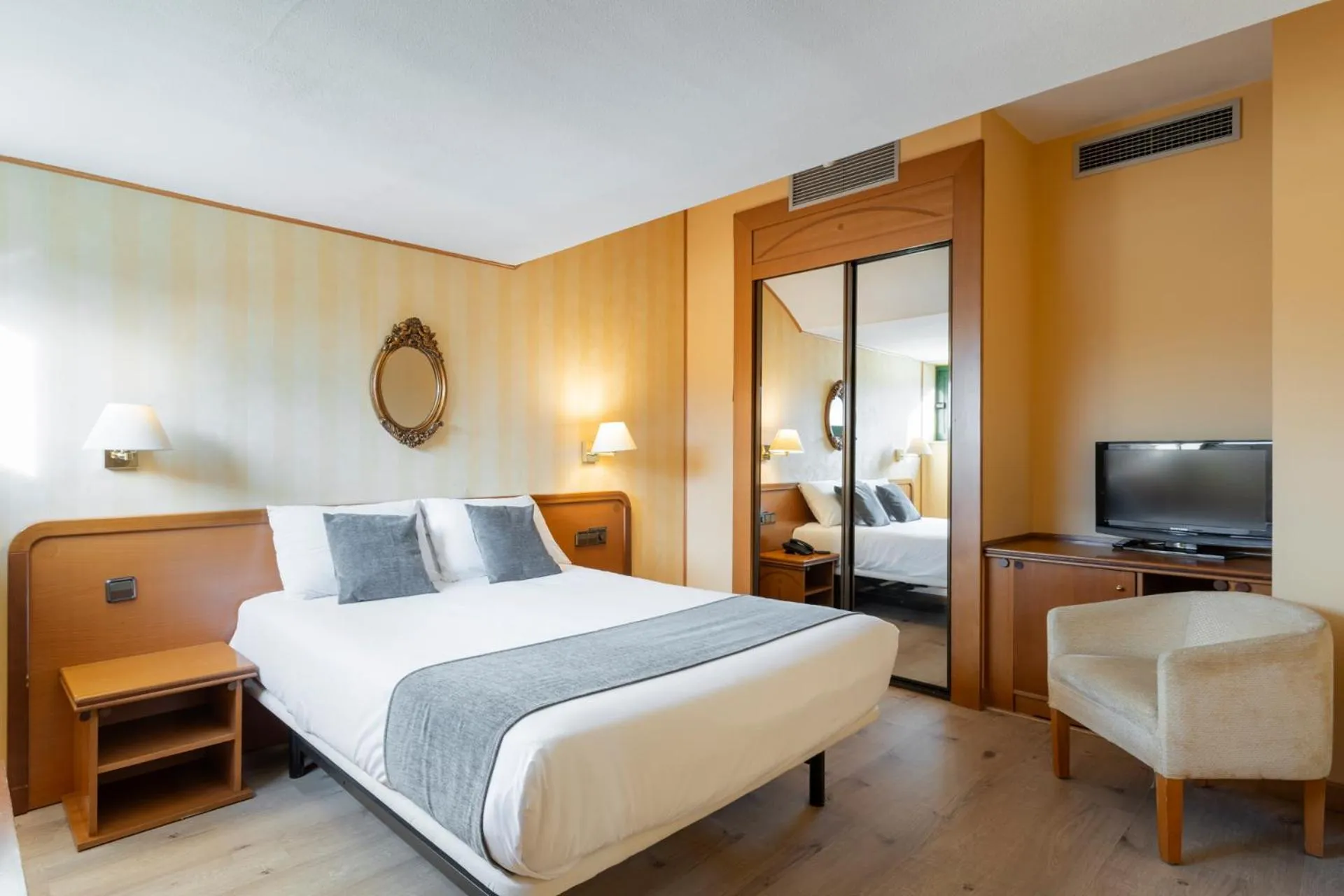 Photo of the whole room, Bed in Hotel Alda Río Tormes