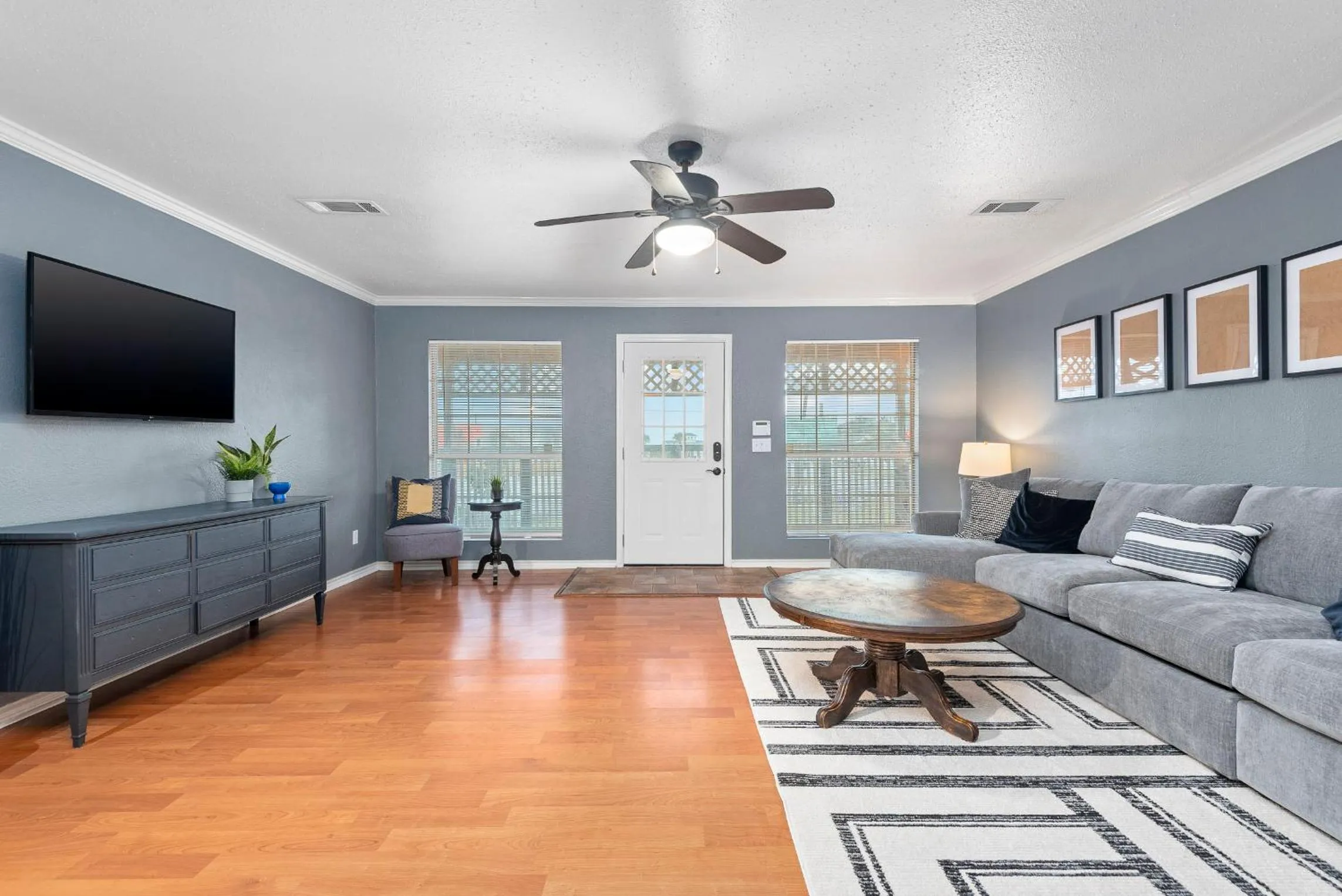 Seating area in Sunnyside Retreat