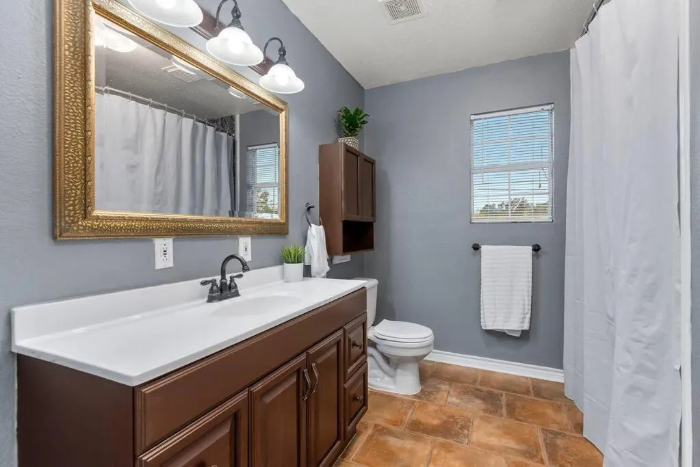 Shower in Sunnyside Retreat