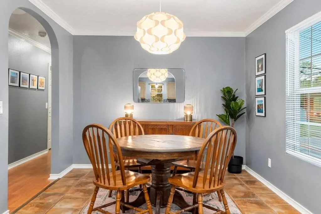 Seating area in Sunnyside Retreat