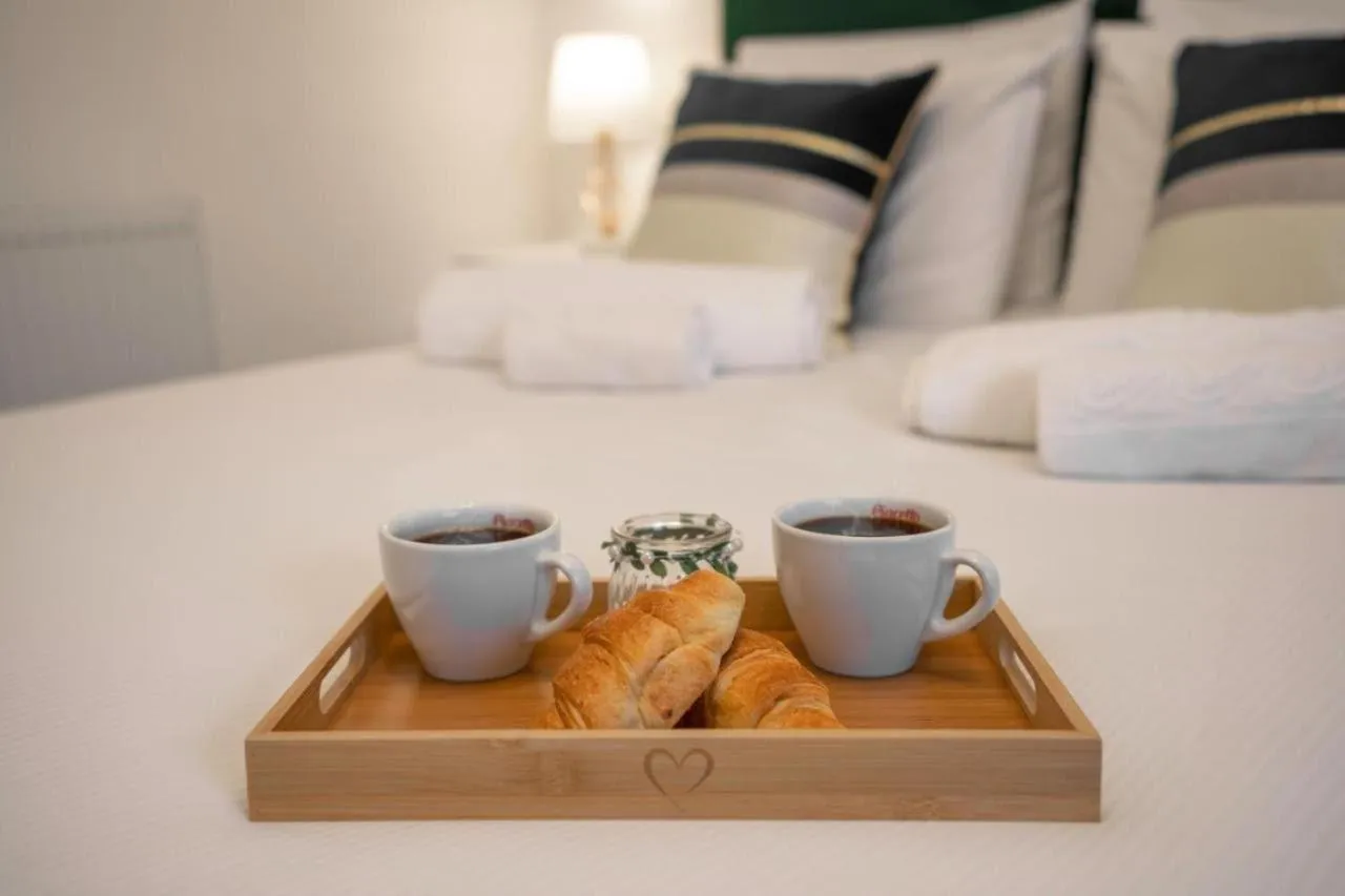 Food and drinks, Bed in Milverton Hotel