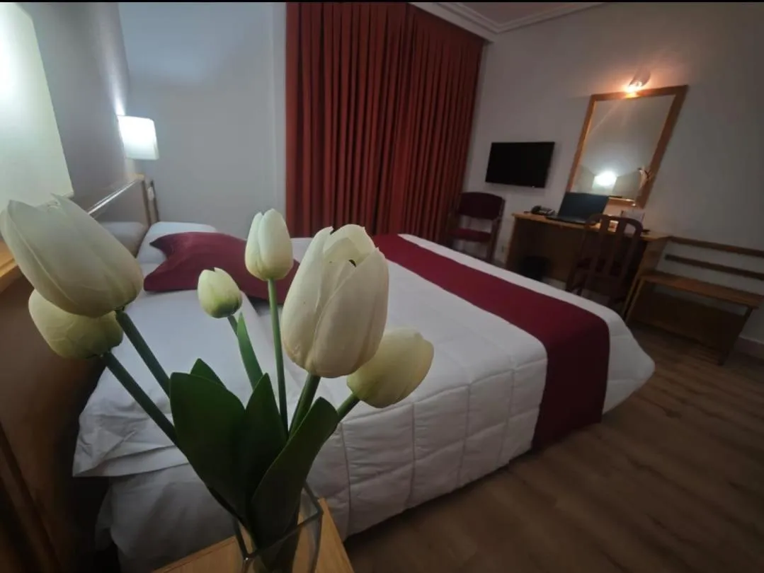 Photo of the whole room, Bed in Hotel Helmántico