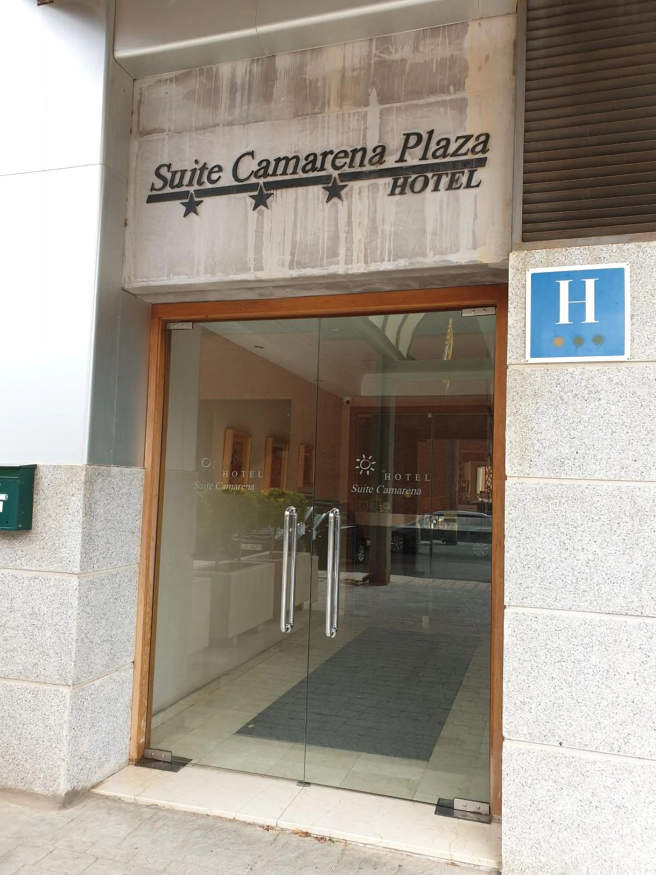 Facade/entrance in Hotel Suite Camarena