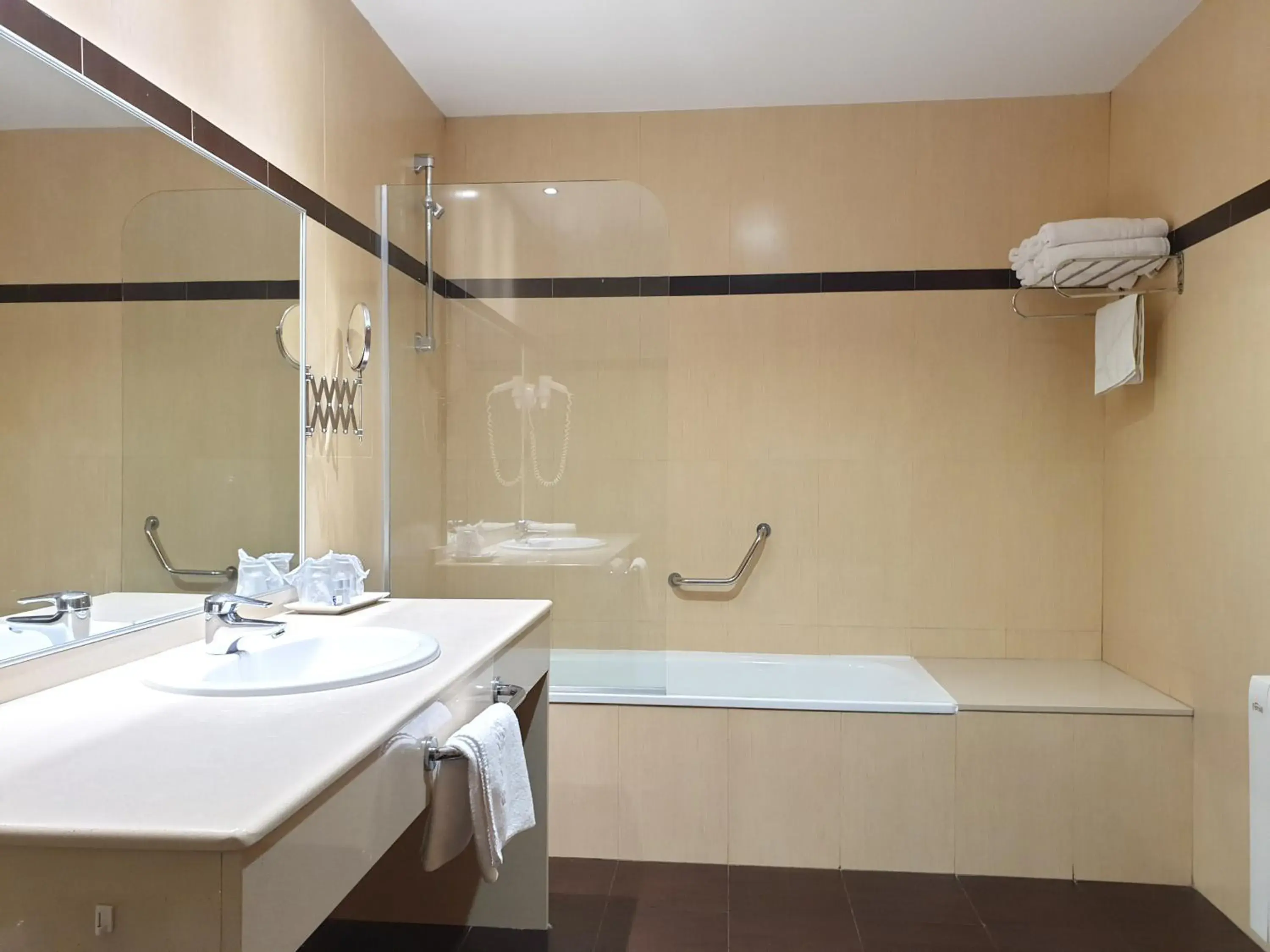 Double or Twin Room in Hotel Suite Camarena Double or Twin Room in Hotel Suite Camarena