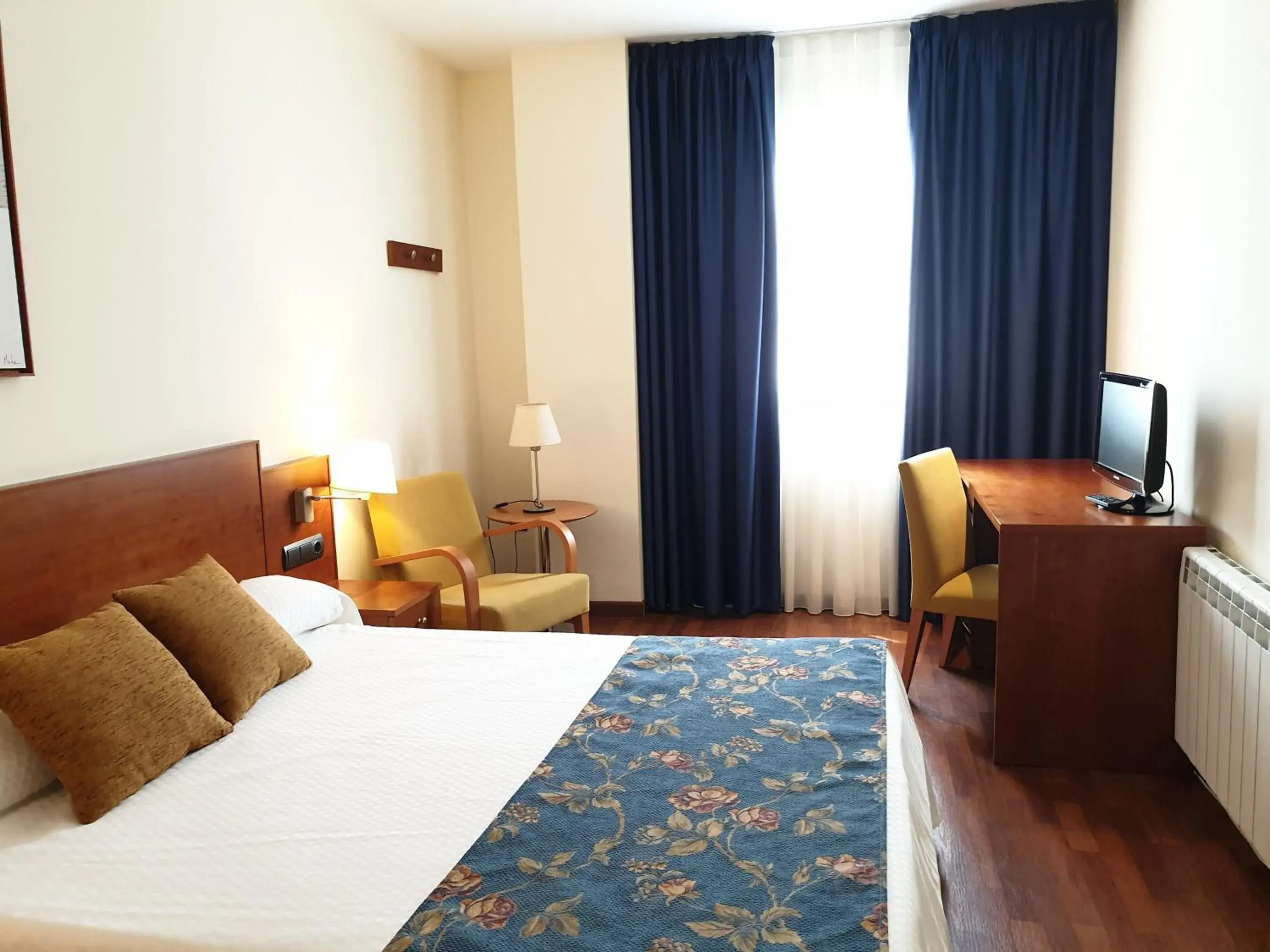 Double or Twin Room in Hotel Suite Camarena Double or Twin Room in Hotel Suite Camarena