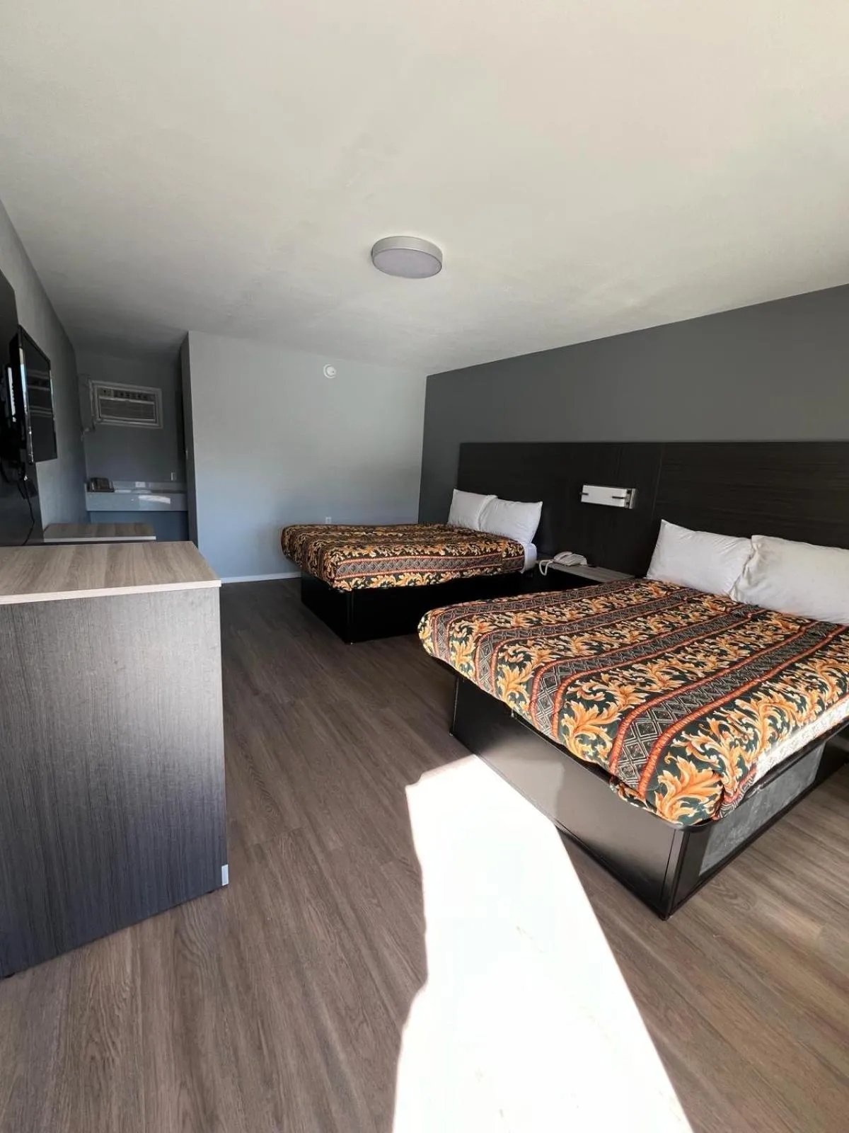 Photo of the whole room, Bed in Pioneer INN